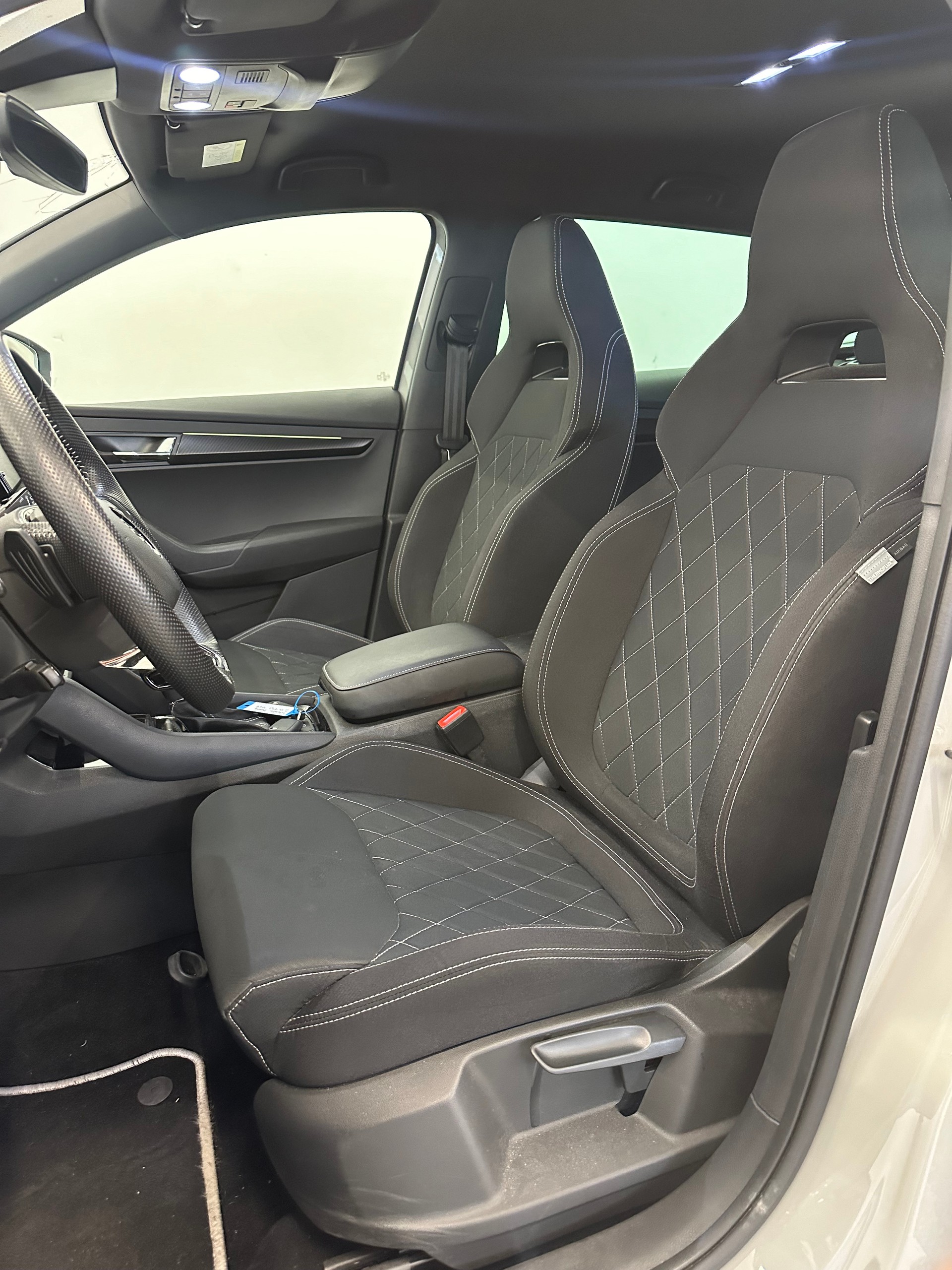 SKODA Karoq 2.0 TSI SportLine 4x4 DSG-image-14