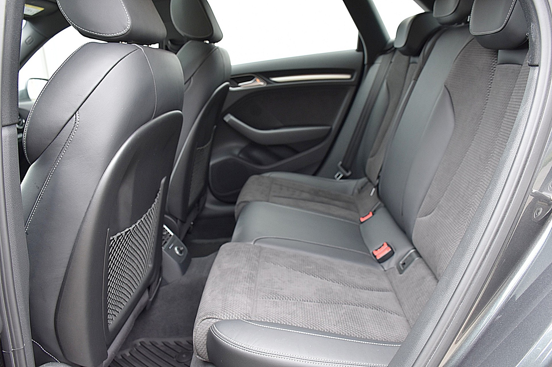 AUDI A3 Sportback 40 TFSI Sport quattro S-Line S-tronic-image-6