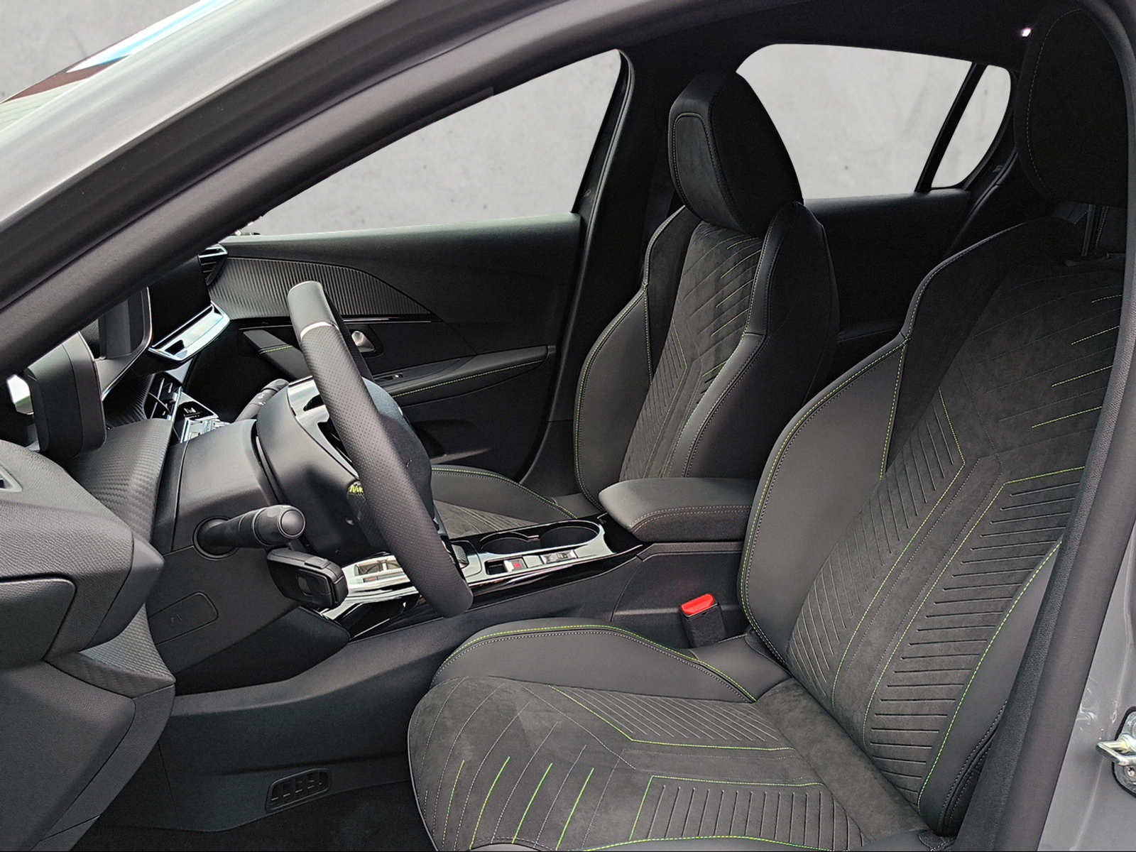 PEUGEOT 208 1.2 Hybrid 145 GT Exclusive-image-10