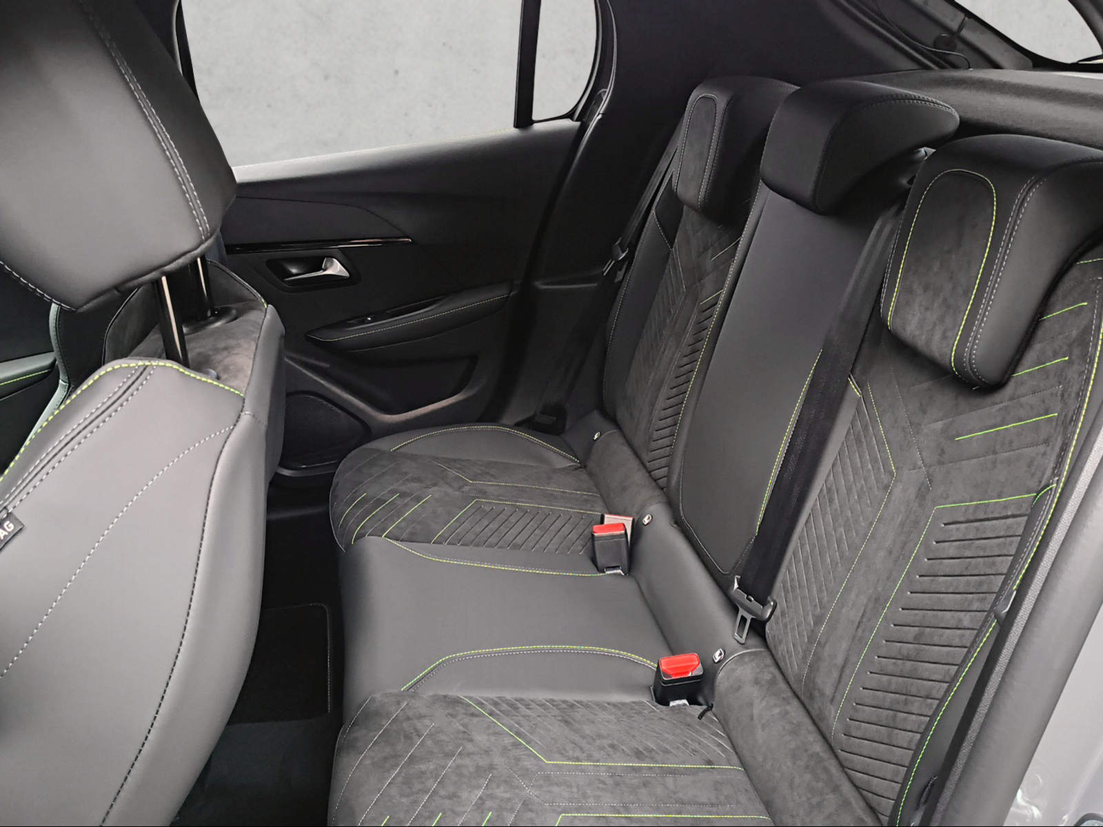 PEUGEOT 208 1.2 Hybrid 145 GT Exclusive-image-9