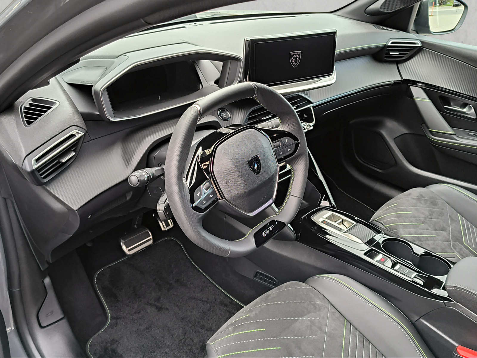 PEUGEOT 208 1.2 Hybrid 145 GT Exclusive-image-11