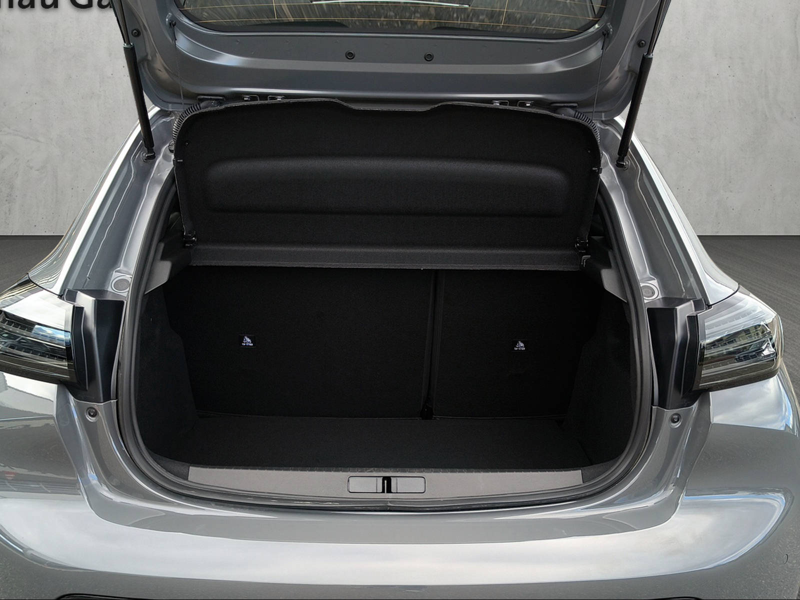 PEUGEOT 208 1.2 Hybrid 145 GT Exclusive-image-8