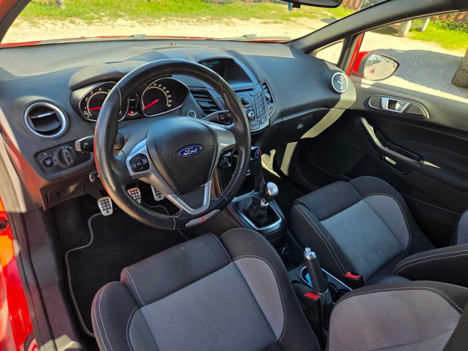 FORD Fiesta 1.6 SCTi ST-2-image-9