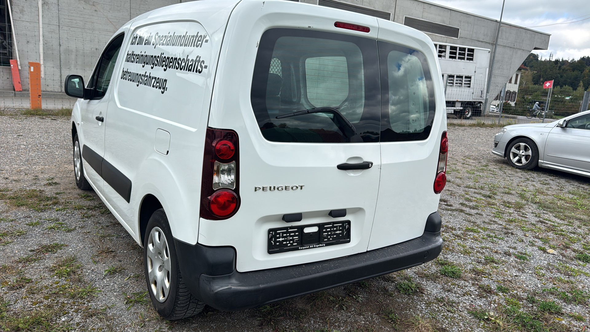 PEUGEOT Partner 1.6 e-HDI Urban Pack-image-2