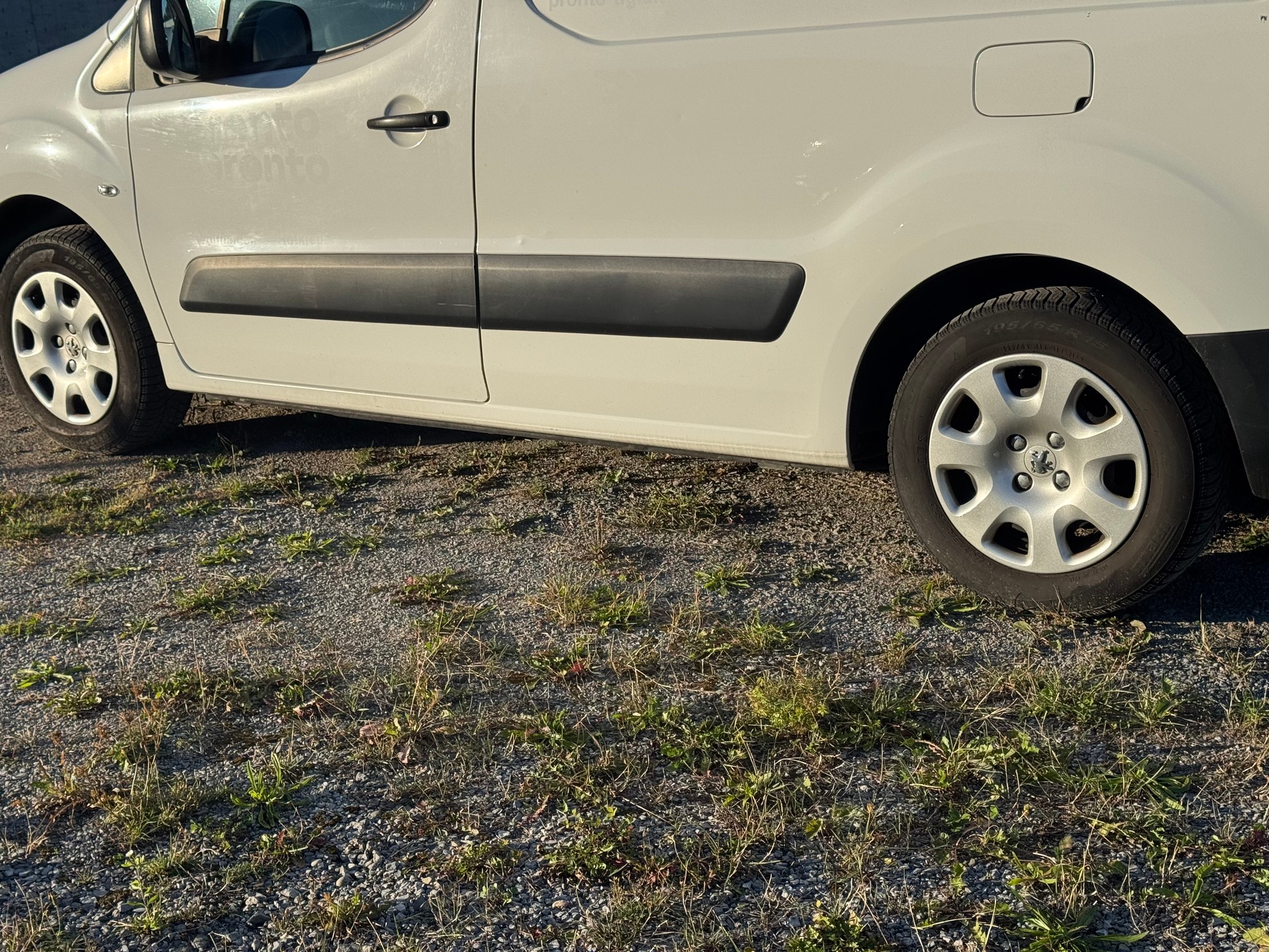 PEUGEOT Partner 1.6 e-HDI Urban Pack-image-11