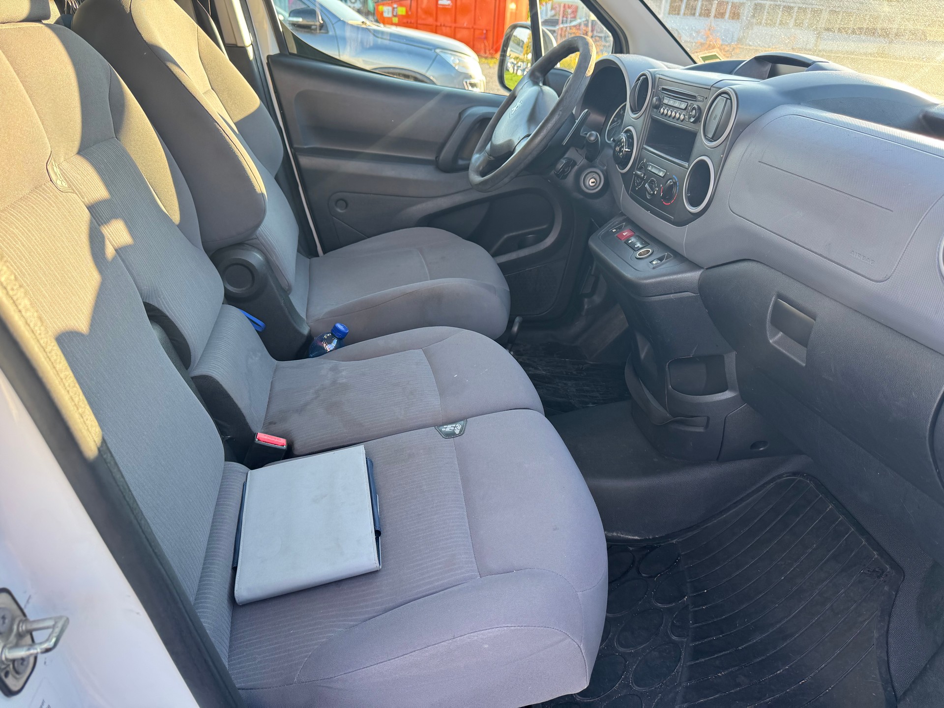 PEUGEOT Partner 1.6 e-HDI Urban Pack-image-6