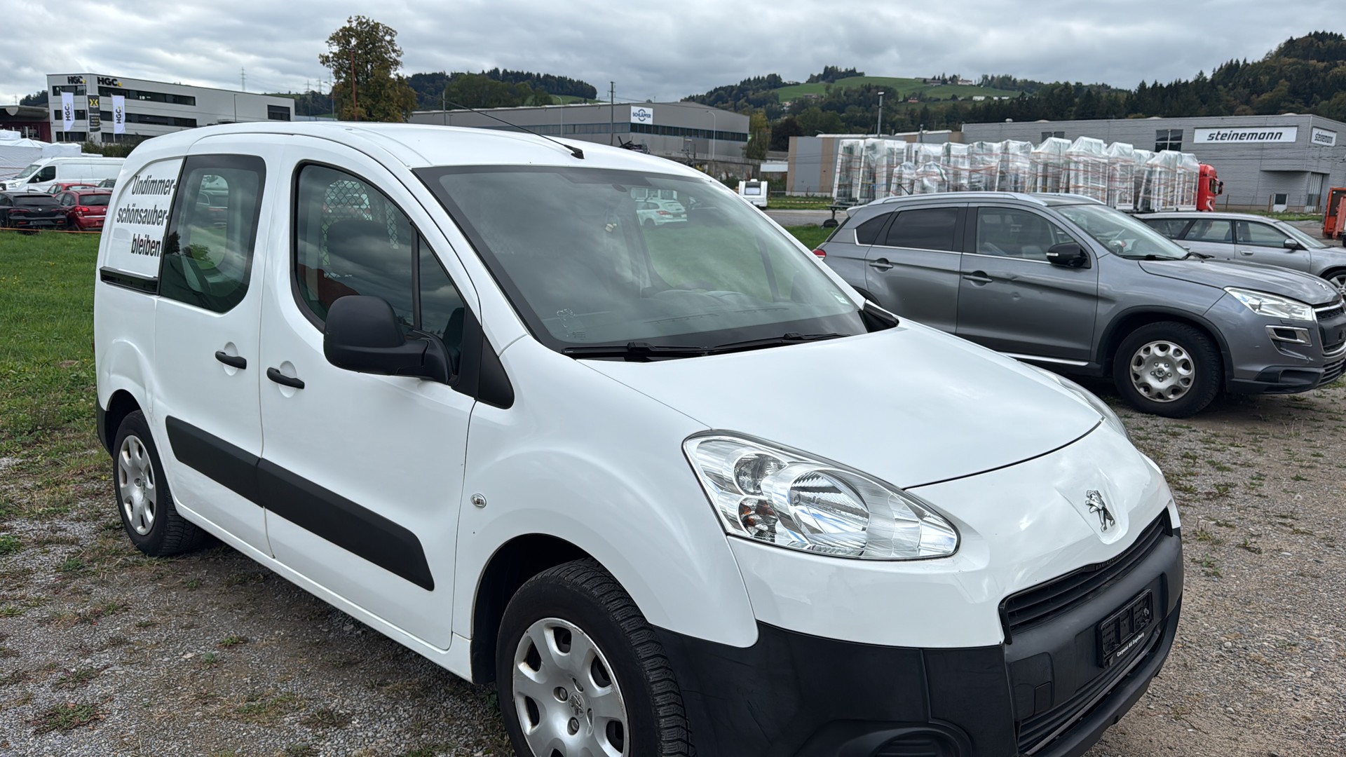 PEUGEOT Partner 1.6 e-HDI Urban Pack-image-0