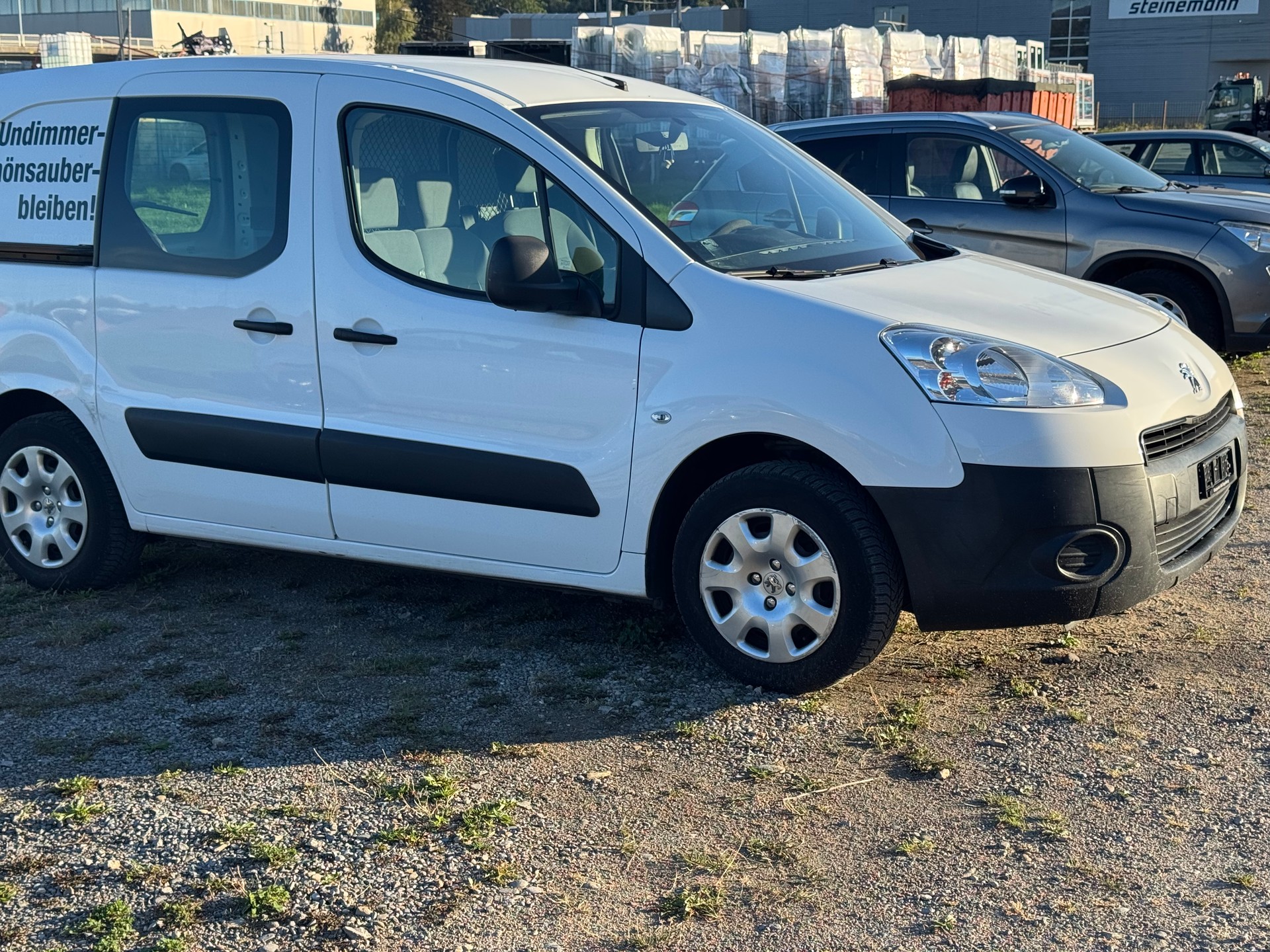 PEUGEOT Partner 1.6 e-HDI Urban Pack-image-5