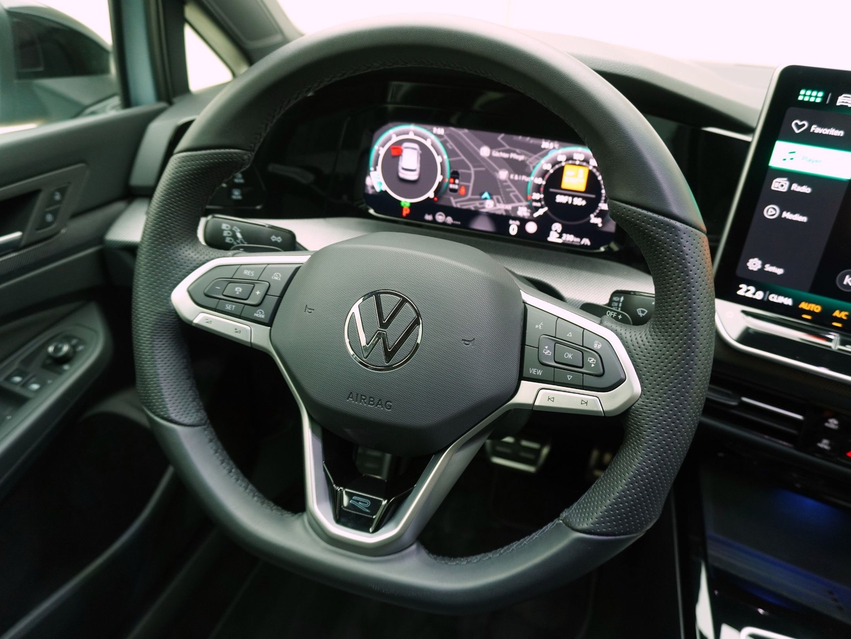VW Golf 8.5 2.0 TSI DSG R-Line Black Style 4Motion **VW Werksgarantie bis 12/2030**-image-12