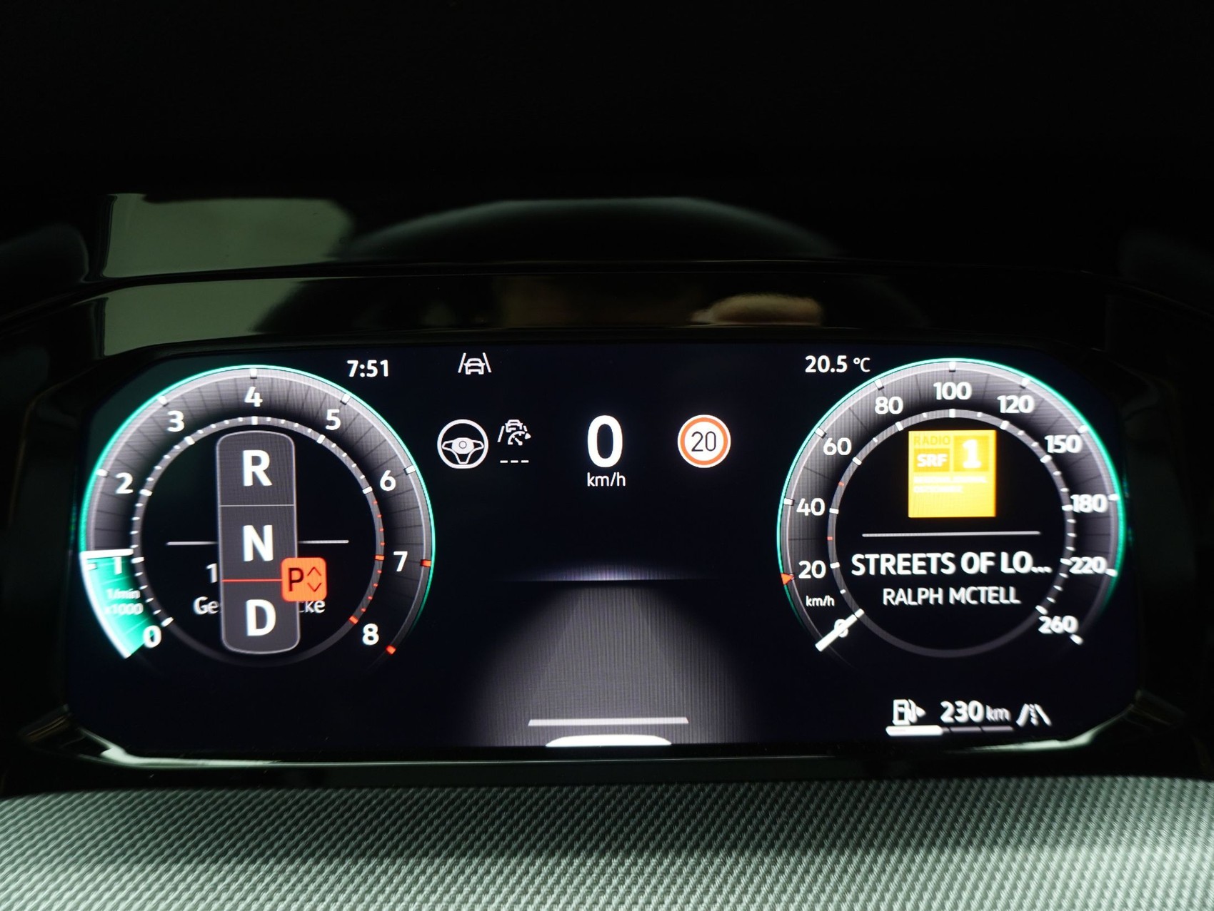 VW Golf 8.5 2.0 TSI DSG R-Line Black Style 4Motion **VW Werksgarantie bis 12/2030**-image-18