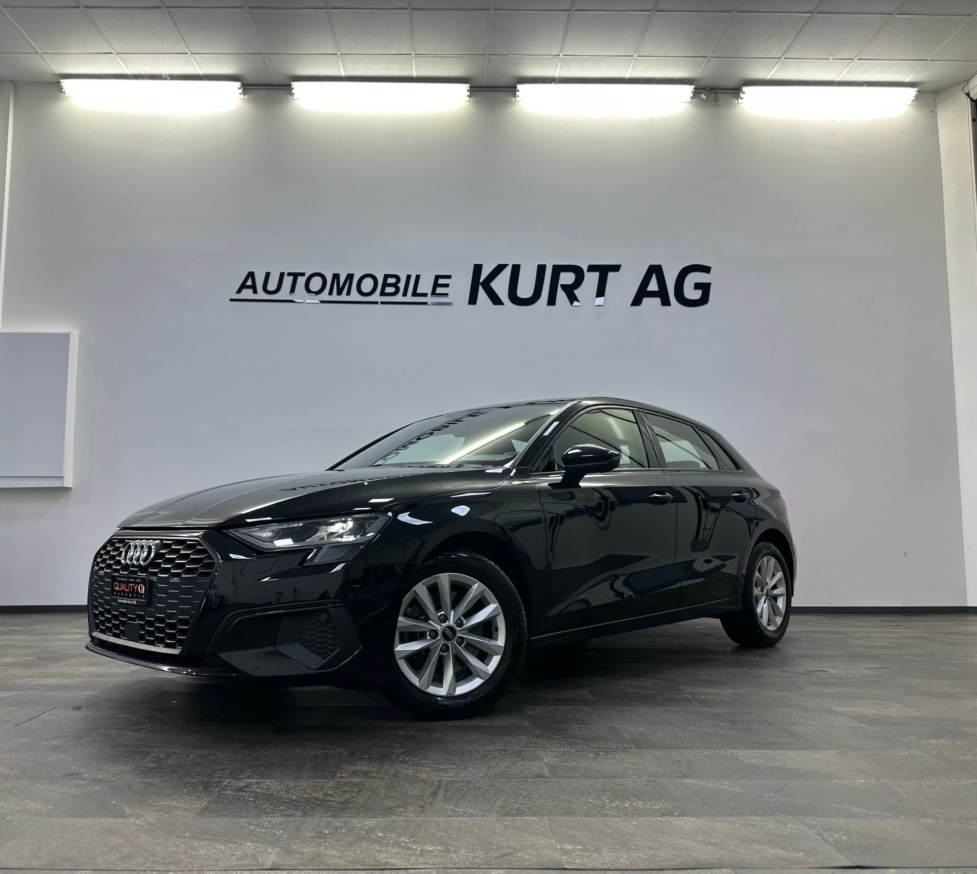 AUDI A3 Sportback 35 TFSI S line Attraction S-tronic-showroom-element-1