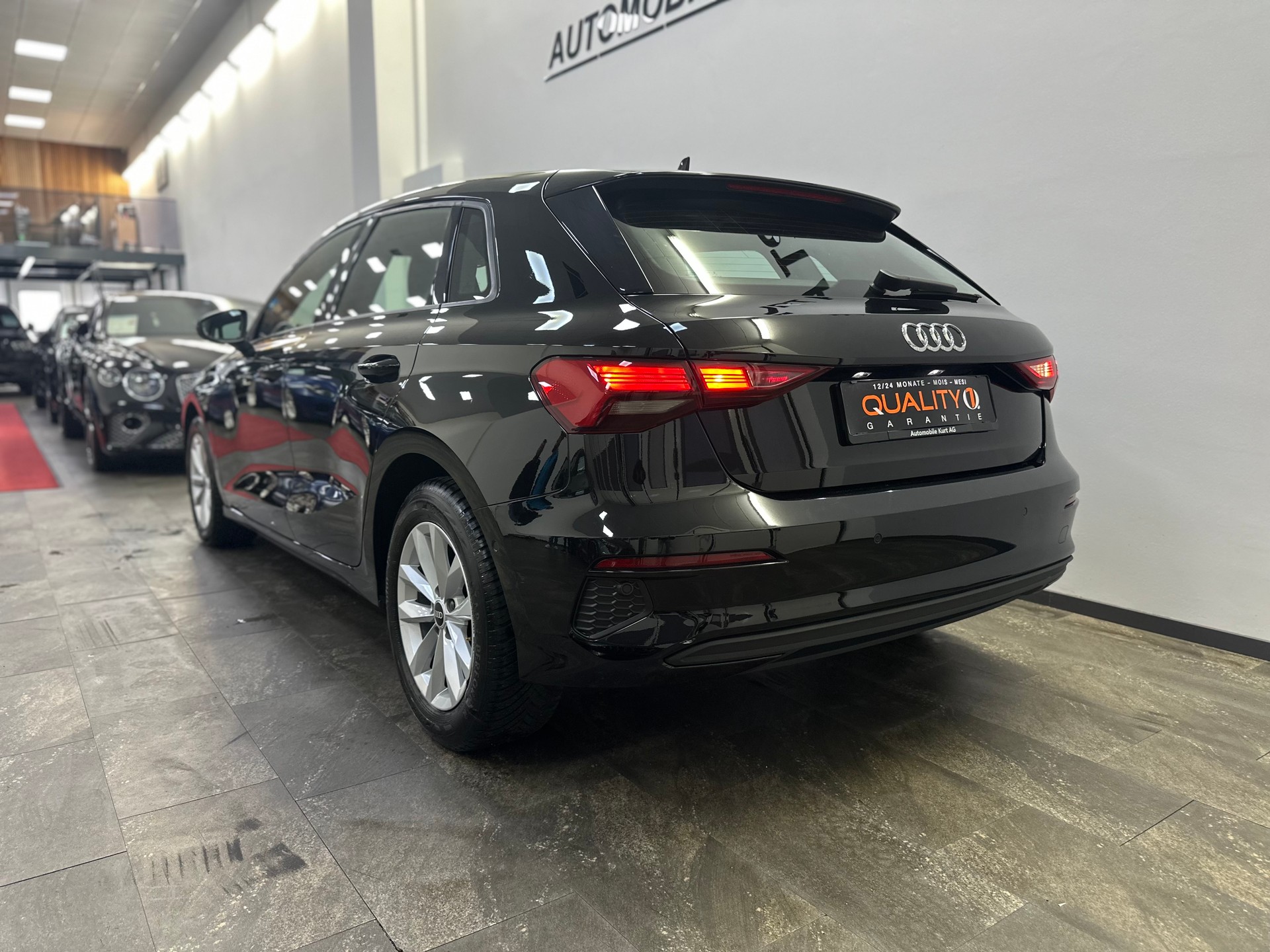 AUDI A3 Sportback 35 TFSI S line Attraction S-tronic-showroom-element-3