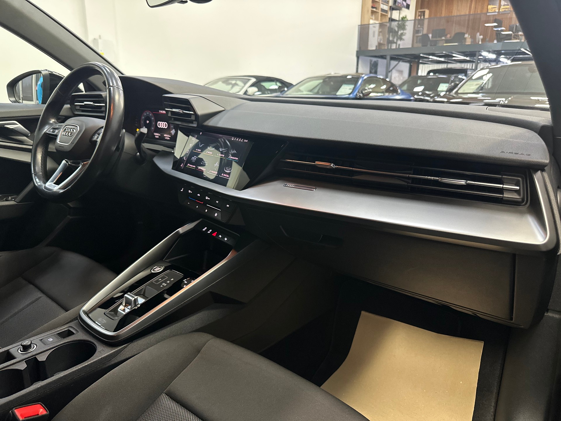 AUDI A3 Sportback 35 TFSI S line Attraction S-tronic-image-12