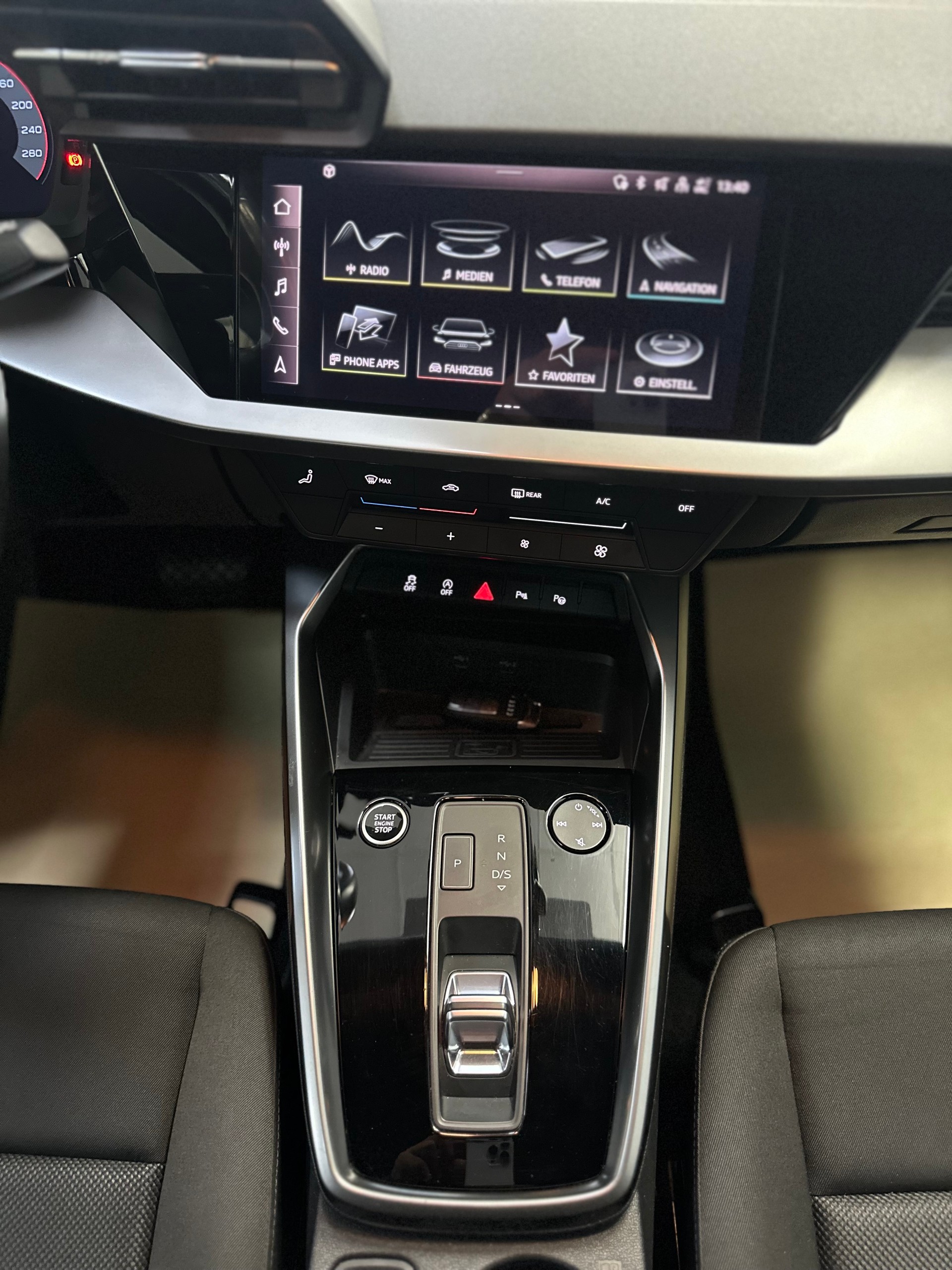 AUDI A3 Sportback 35 TFSI S line Attraction S-tronic-image-13
