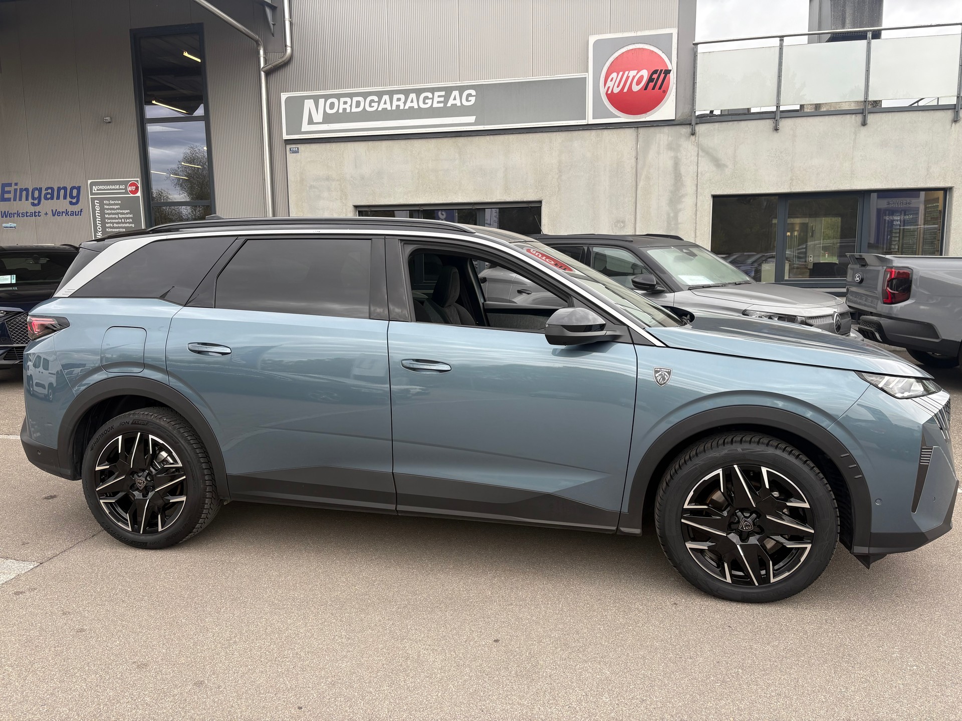 PEUGEOT 5008 1.2 Hybrid GT-image-1