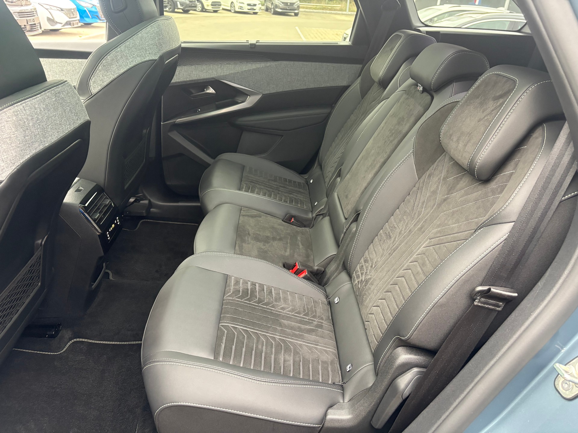 PEUGEOT 5008 1.2 Hybrid GT-image-7