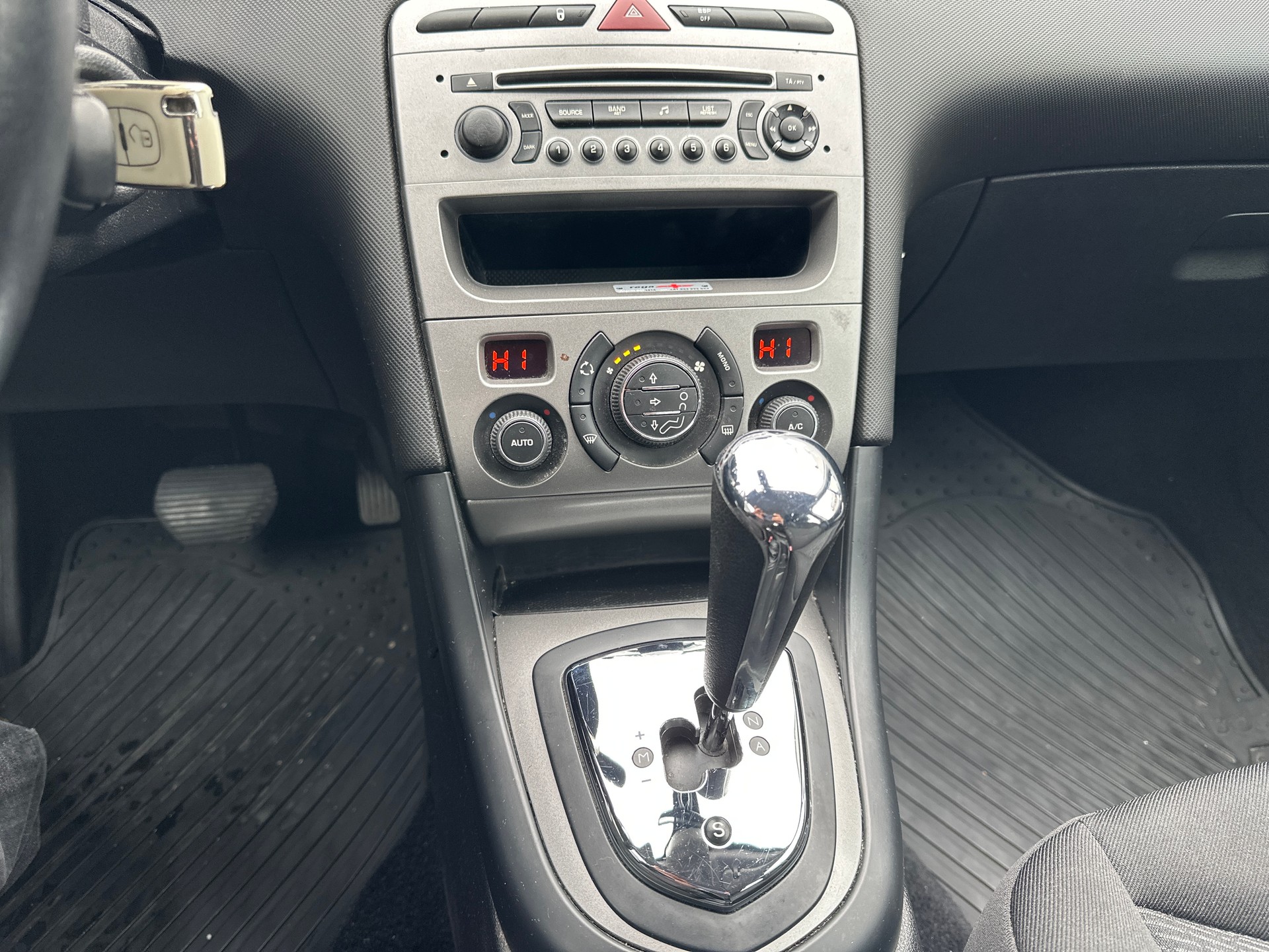 PEUGEOT 308 SW 1.6 HDI Trendy-image-14