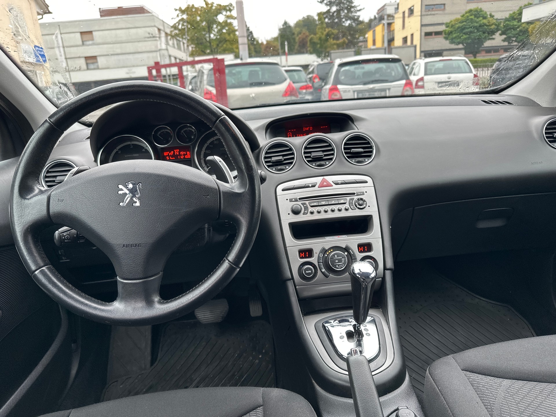 PEUGEOT 308 SW 1.6 HDI Trendy-image-13