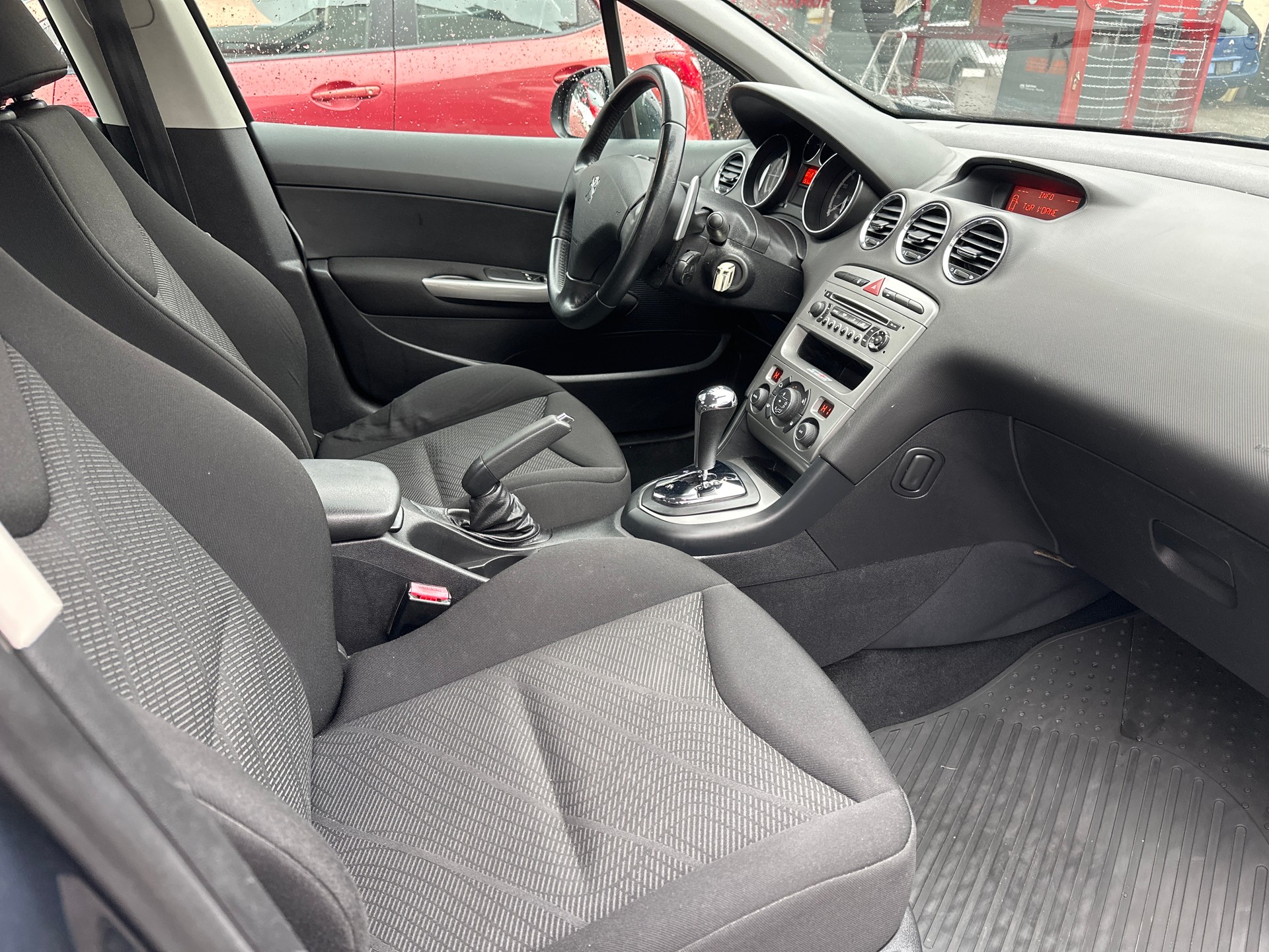 PEUGEOT 308 SW 1.6 HDI Trendy-image-12