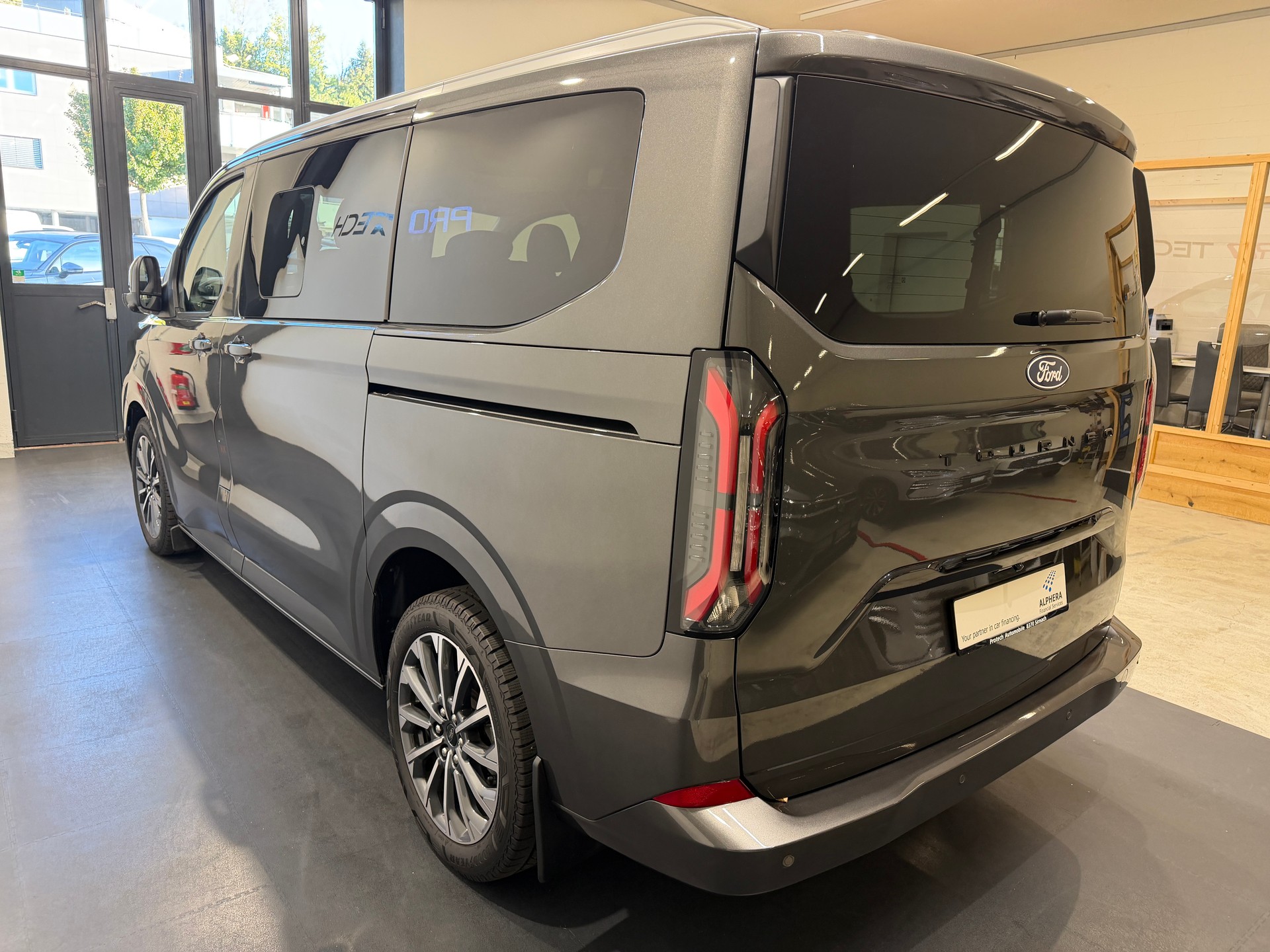FORD Tourneo Bus 320 L1H1 TitaniumX Automat*AHK*B&O*-image-5