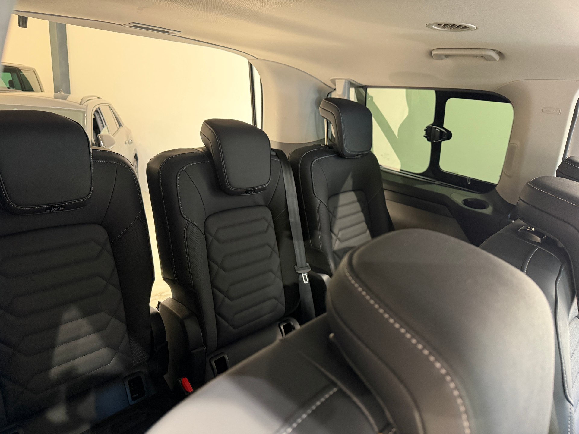 FORD Tourneo Bus 320 L1H1 TitaniumX Automat*AHK*B&O*-image-14