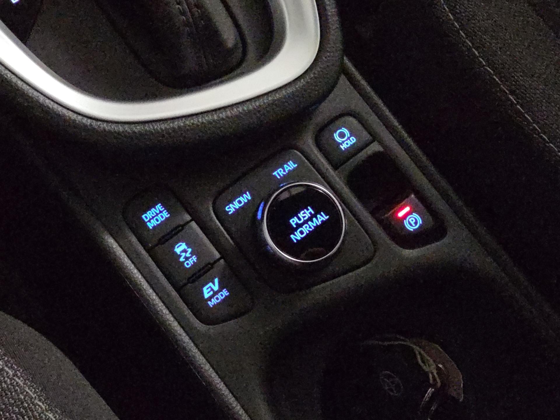 TOYOTA Yaris Cross 1.5 Trend e-CVT AWDi-image-23