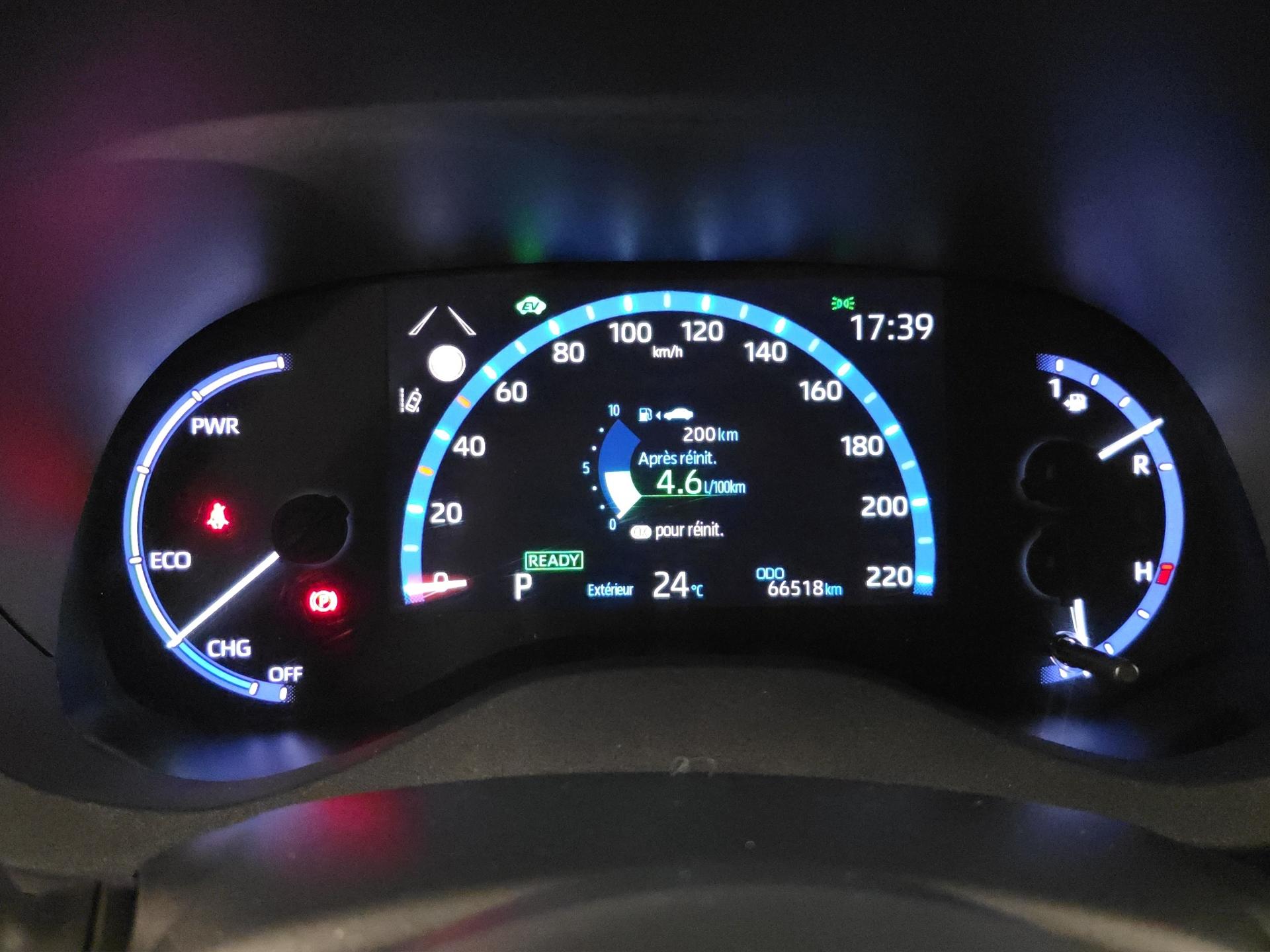 TOYOTA Yaris Cross 1.5 Trend e-CVT AWDi-image-10