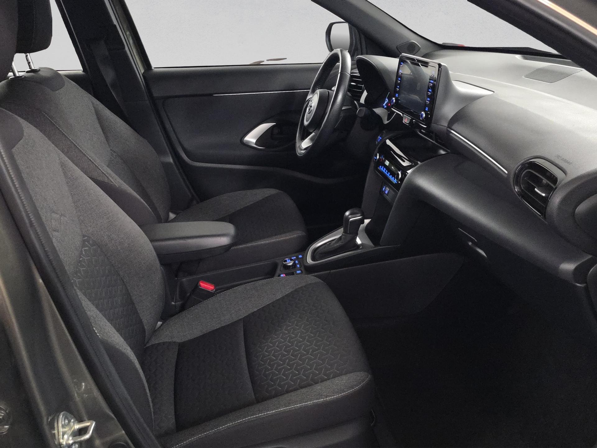 TOYOTA Yaris Cross 1.5 Trend e-CVT AWDi-image-16