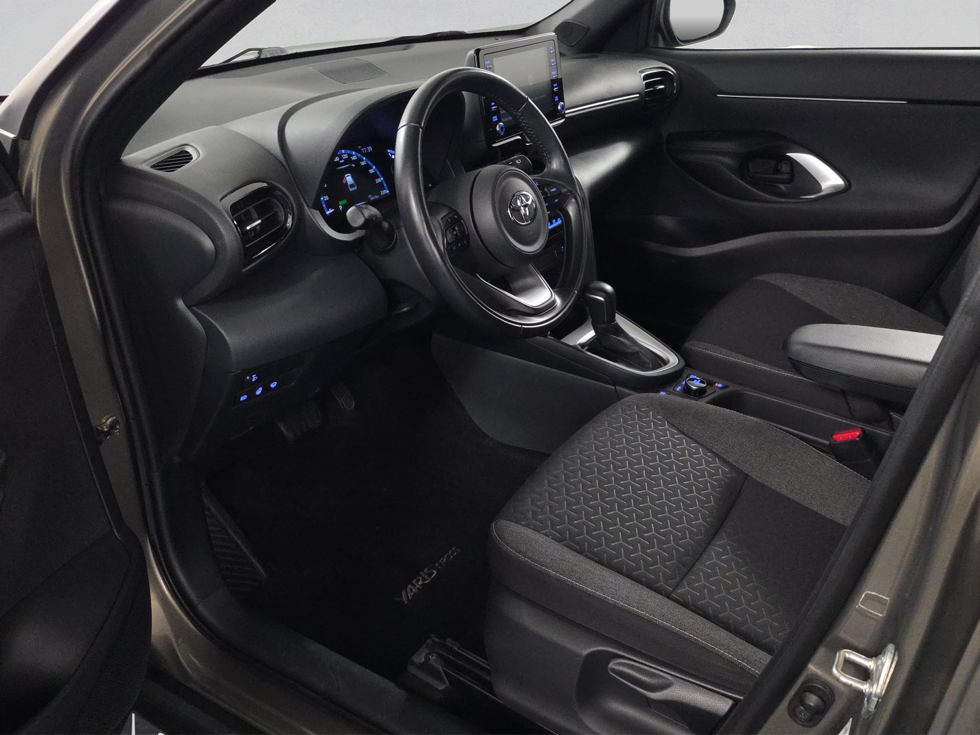 TOYOTA Yaris Cross 1.5 Trend e-CVT AWDi-image-8