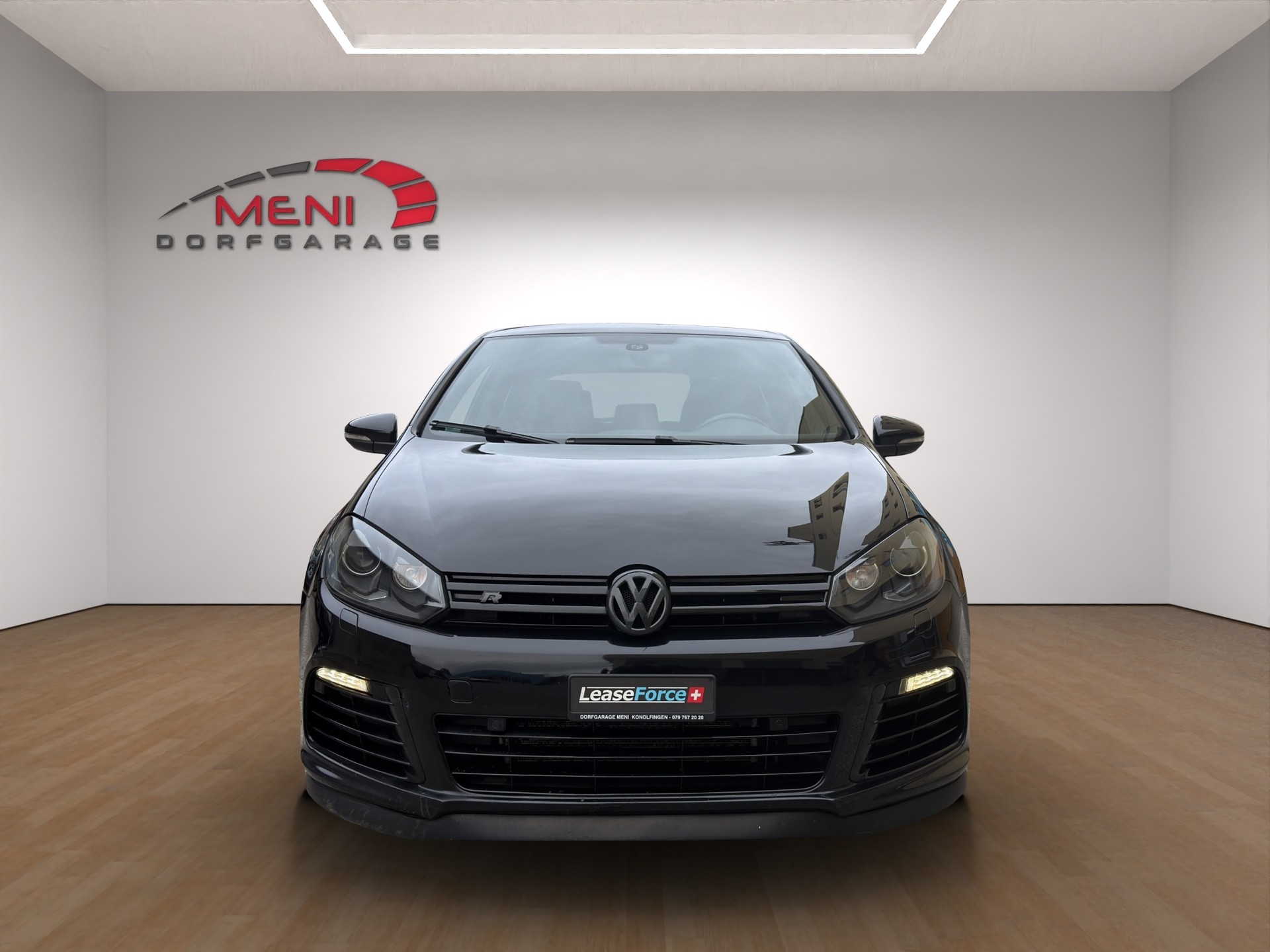 VW Golf 2.0 TSI R 4Motion-image-1