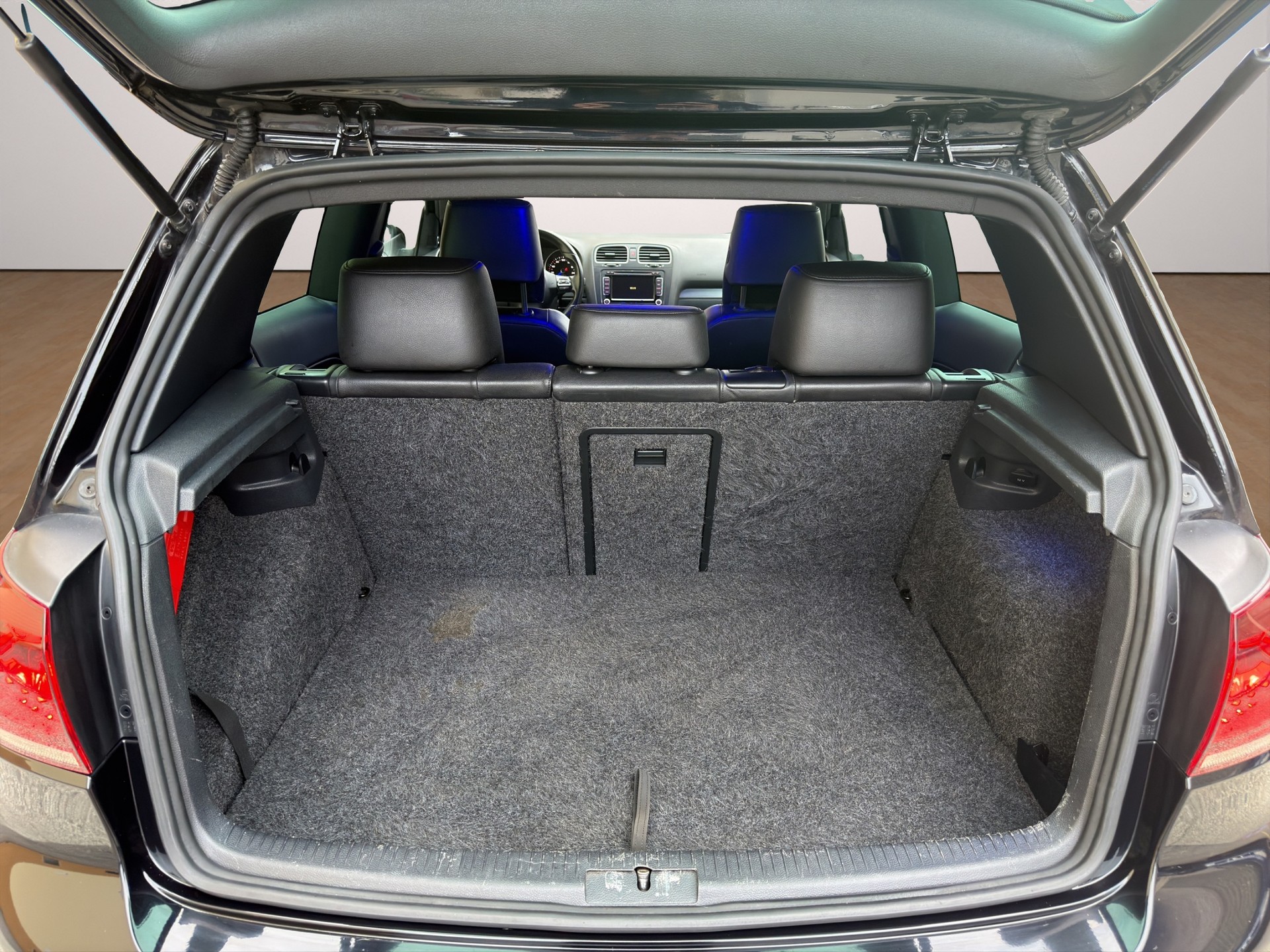 VW Golf 2.0 TSI R 4Motion-image-15