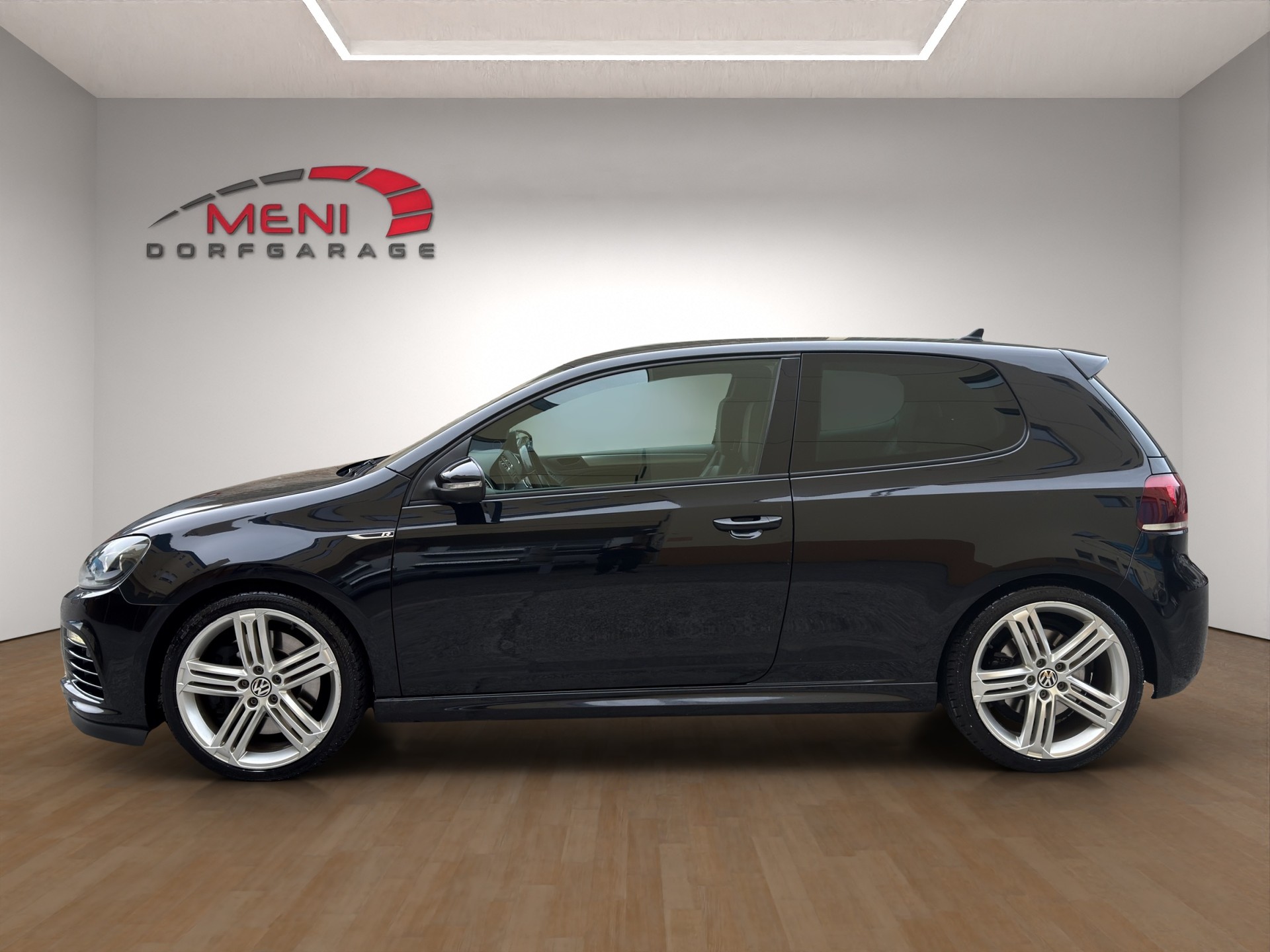 VW Golf 2.0 TSI R 4Motion-image-3