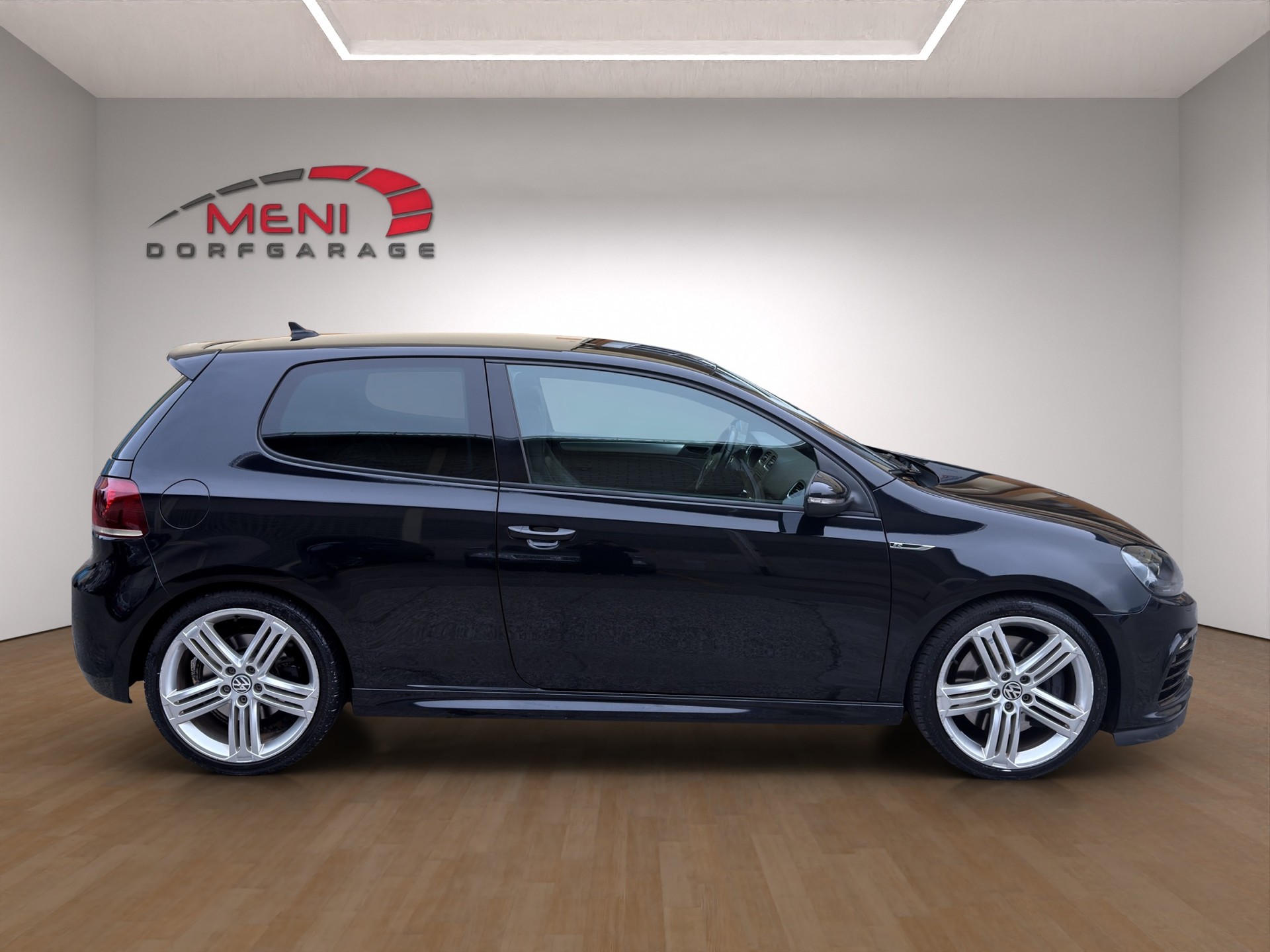 VW Golf 2.0 TSI R 4Motion-image-7