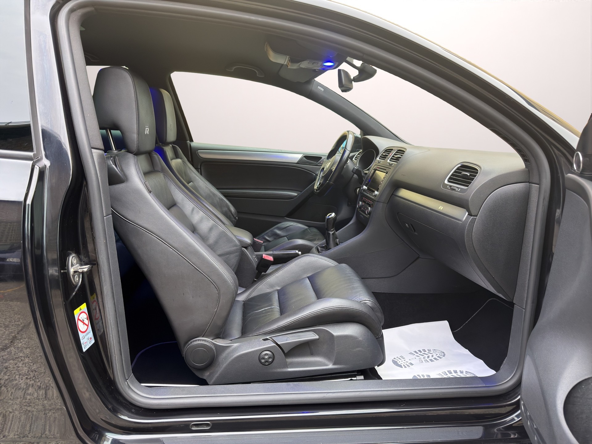 VW Golf 2.0 TSI R 4Motion-image-14