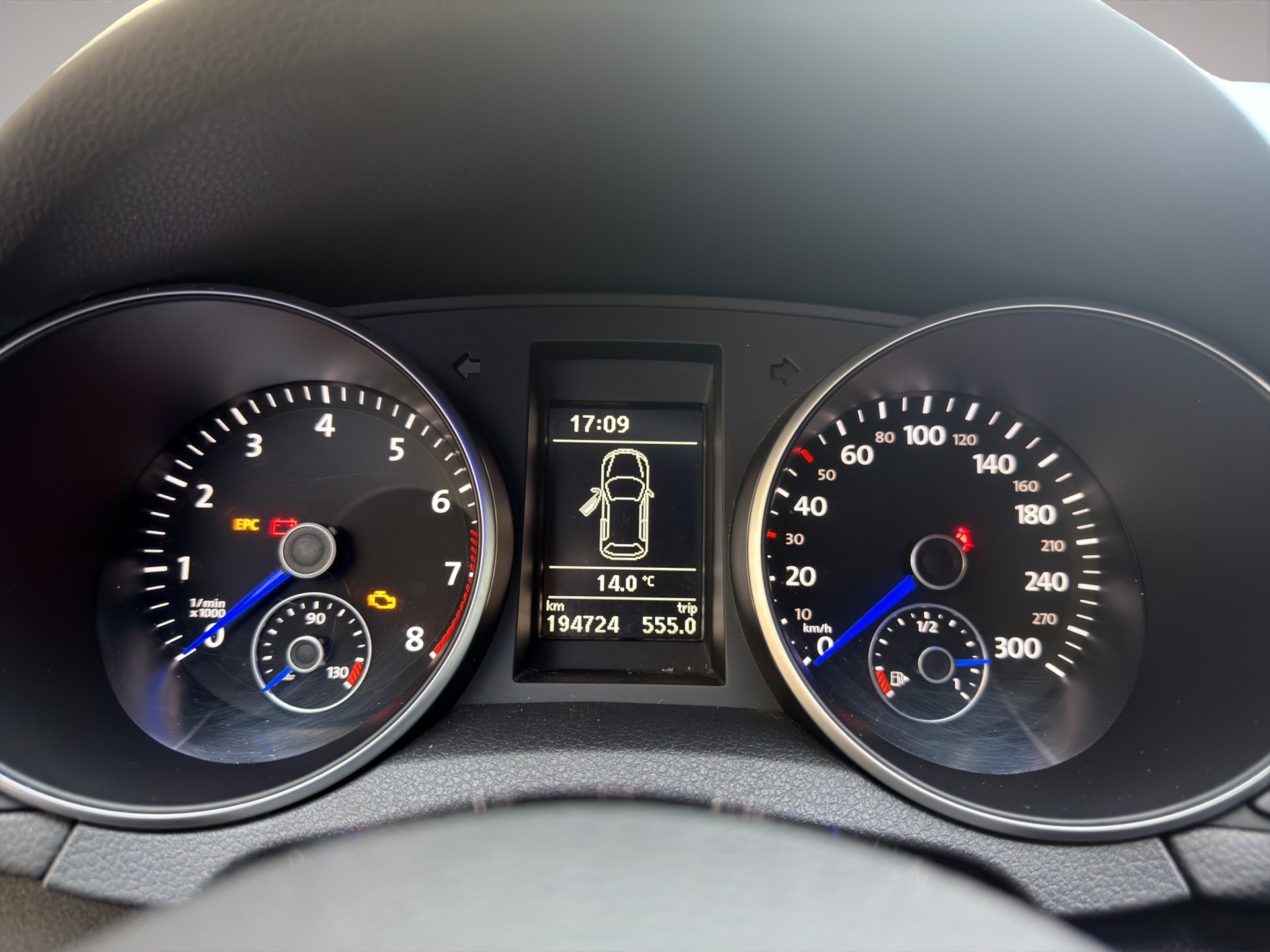 VW Golf 2.0 TSI R 4Motion-image-10