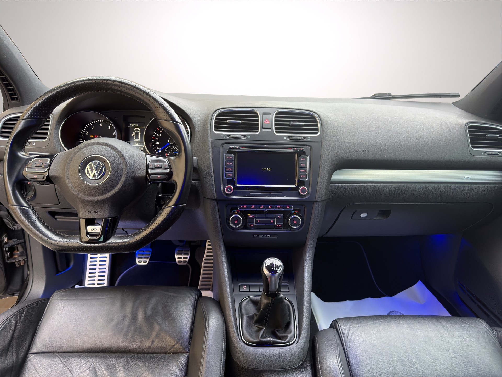 VW Golf 2.0 TSI R 4Motion-image-12