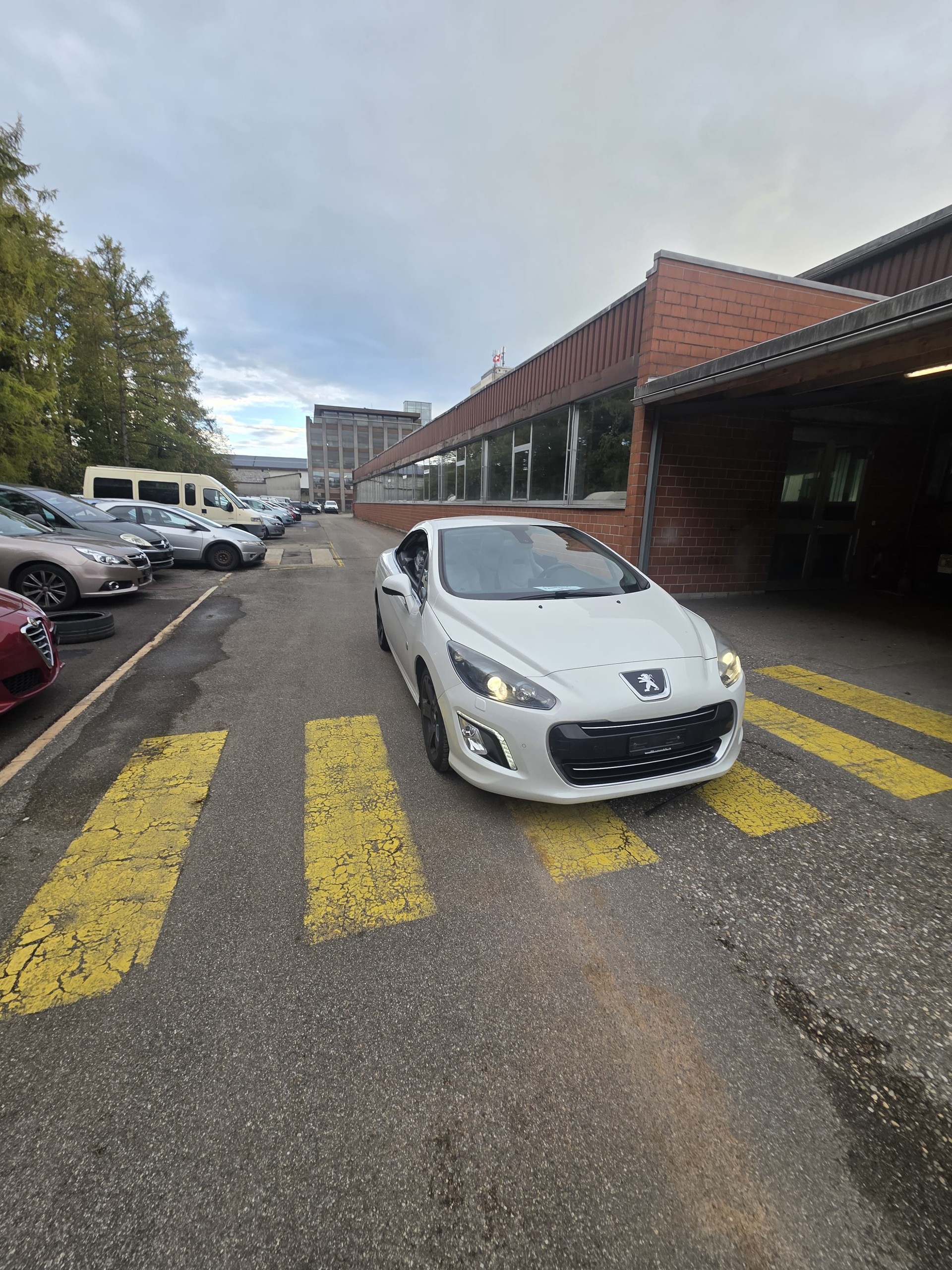 PEUGEOT 308 CC 1.6 16V Turbo Allure Automatic-image-10