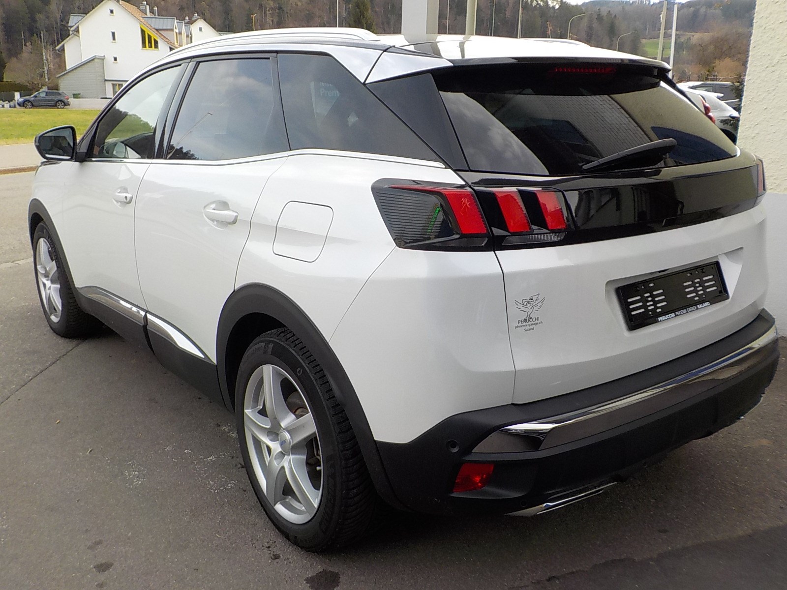 PEUGEOT 3008 300e Hybrid4 GT EAT8-image-2