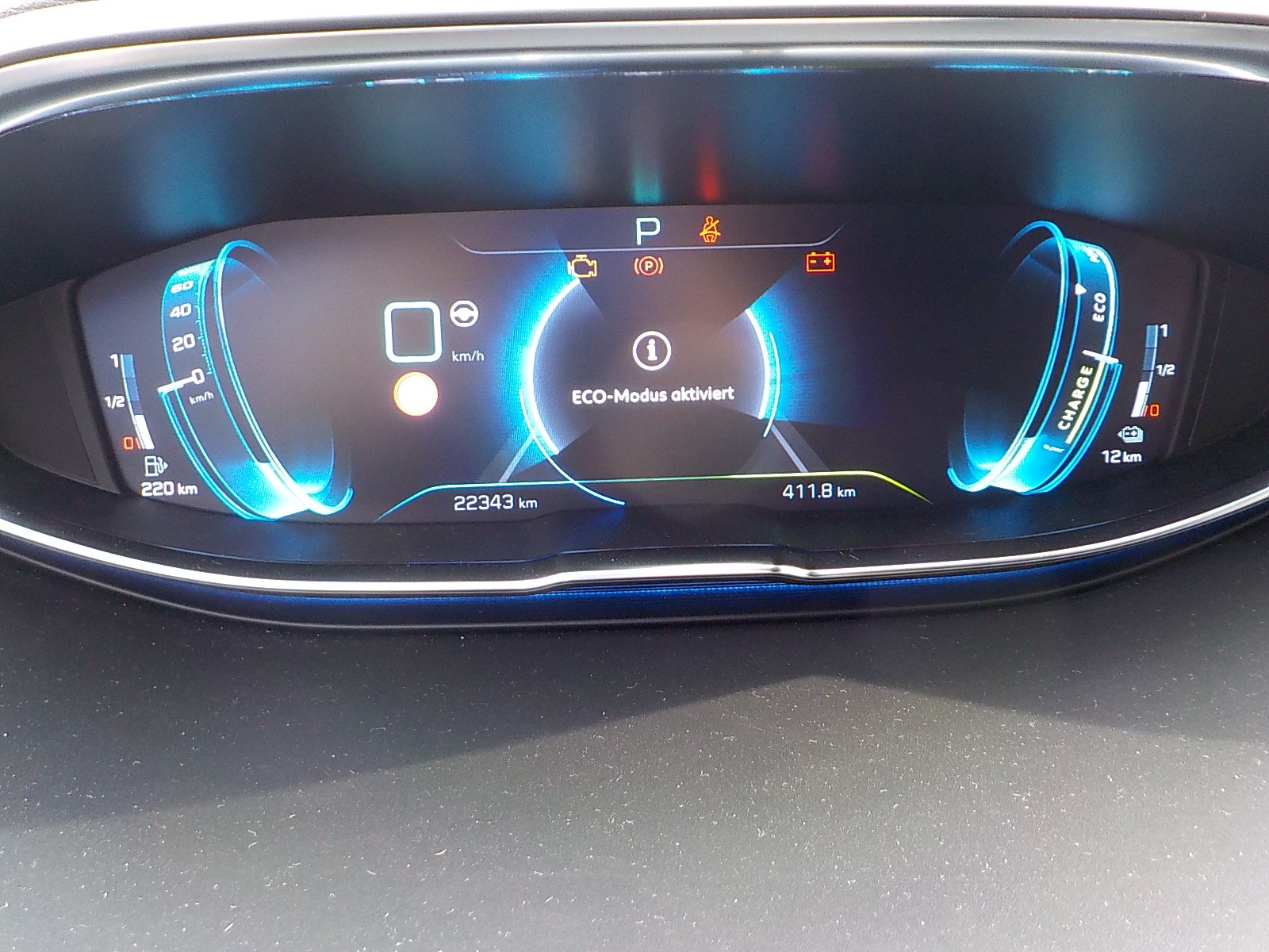 PEUGEOT 3008 300e Hybrid4 GT EAT8-image-7