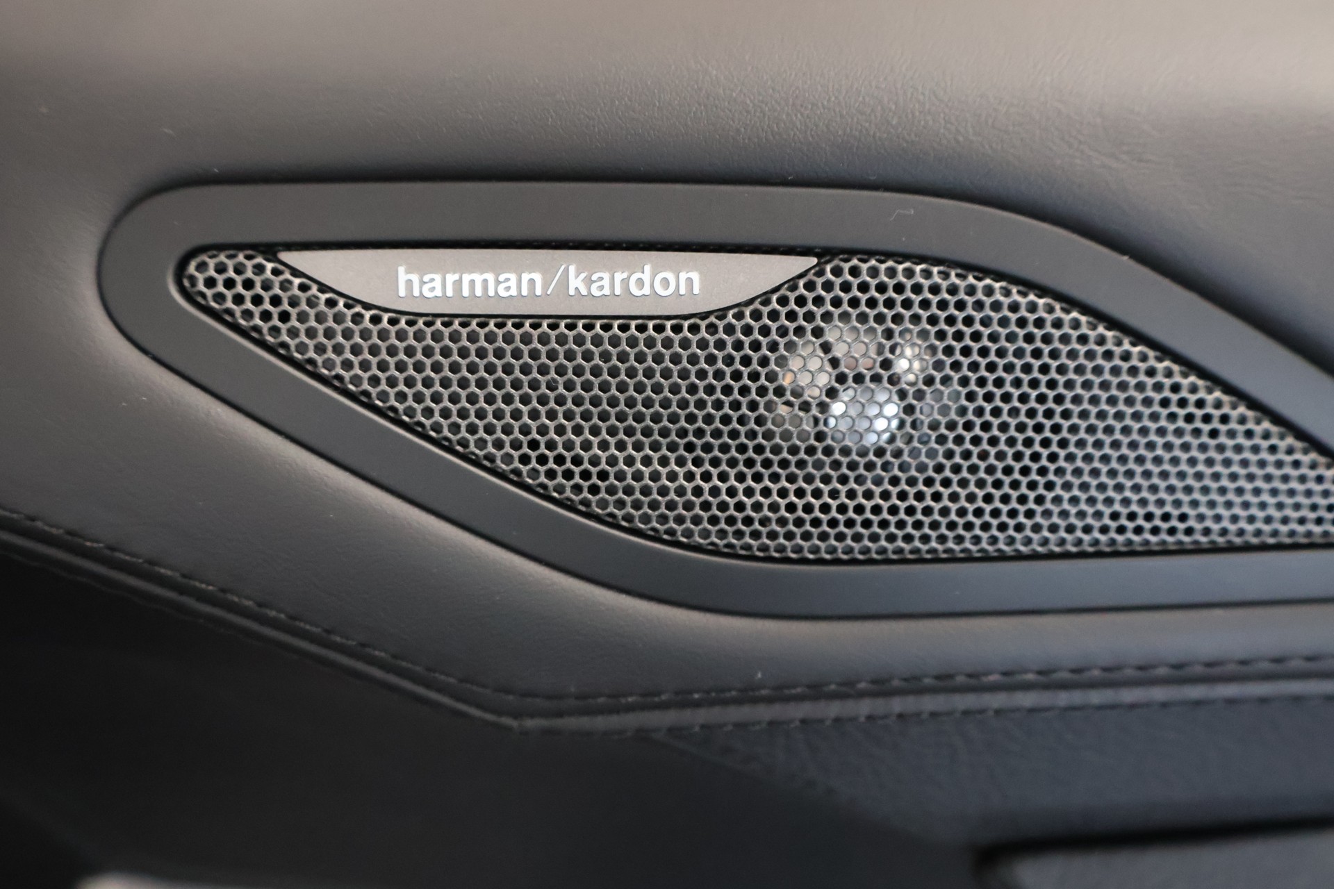 BMW 640i Cabrio xDrive M Sport Edition-image-26