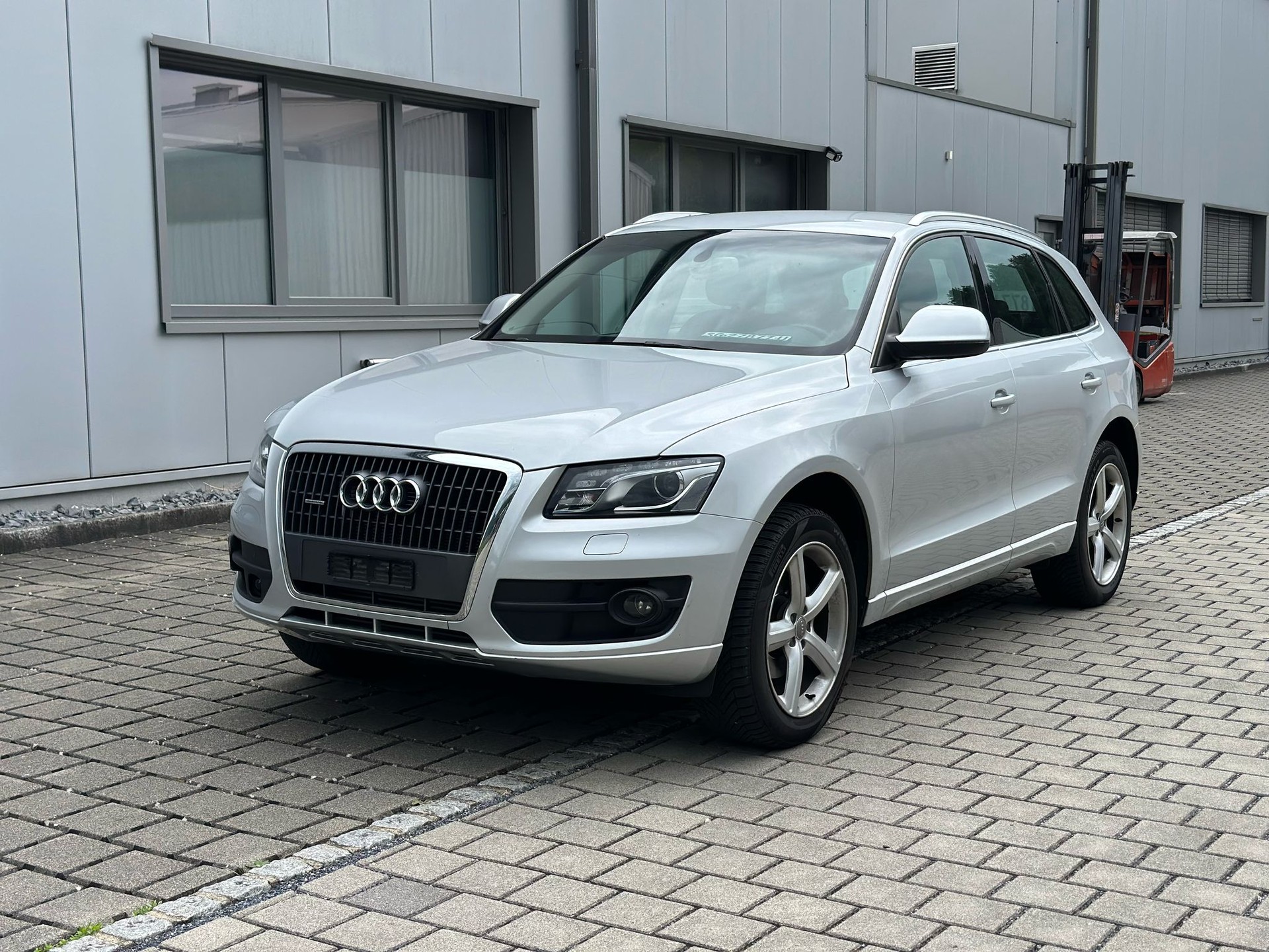 AUDI Q5 2.0 TFSI quattro S-tronic-image-12