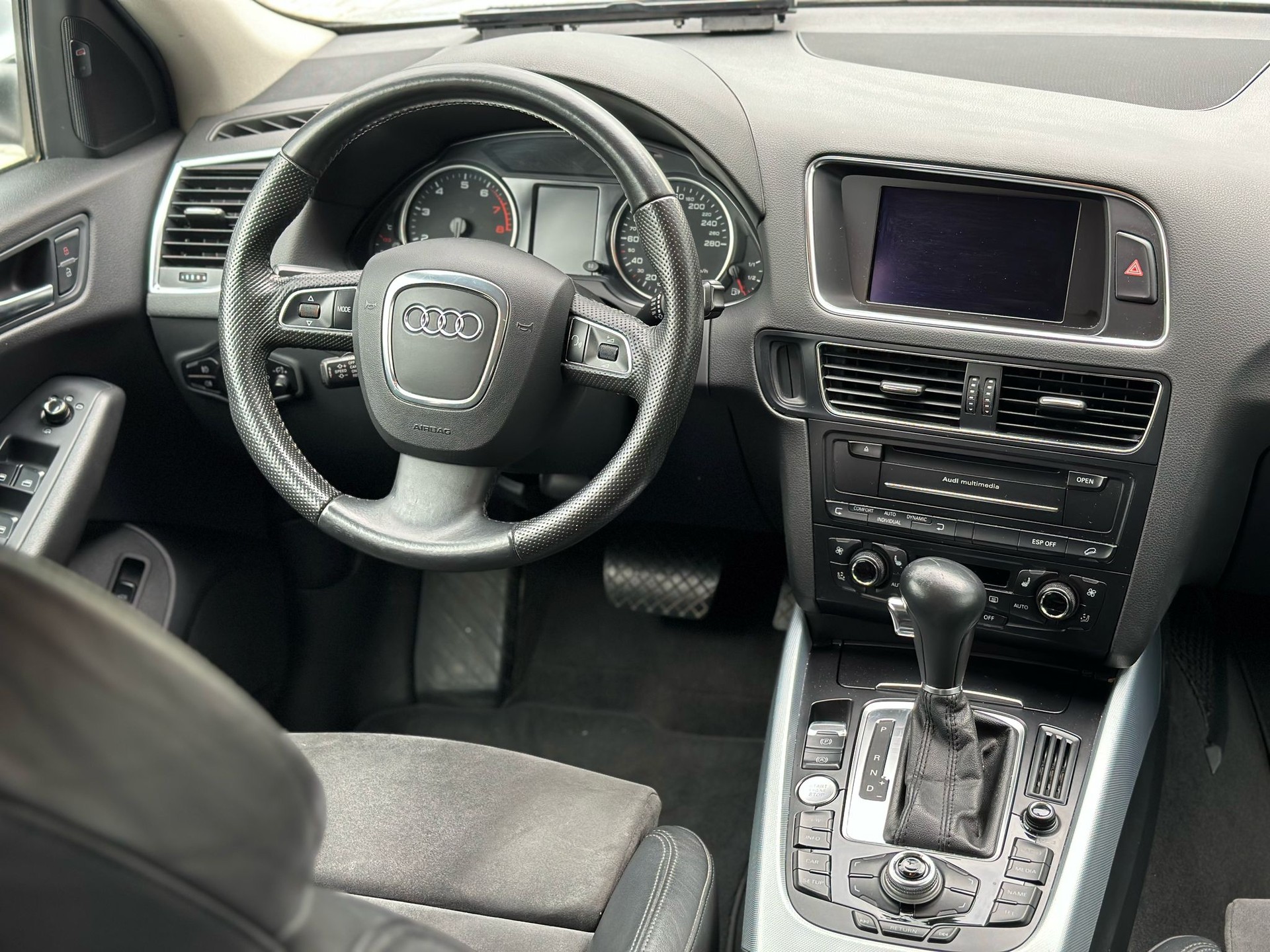 AUDI Q5 2.0 TFSI quattro S-tronic-image-6