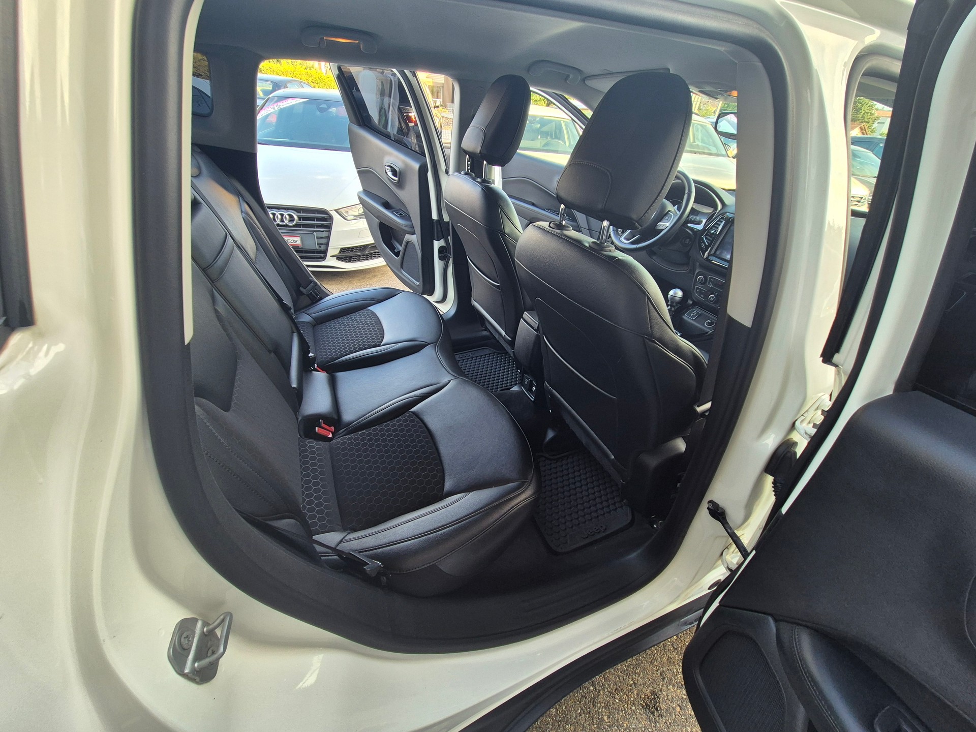 JEEP Compass 1.4 Turbo Night Eagle-image-10