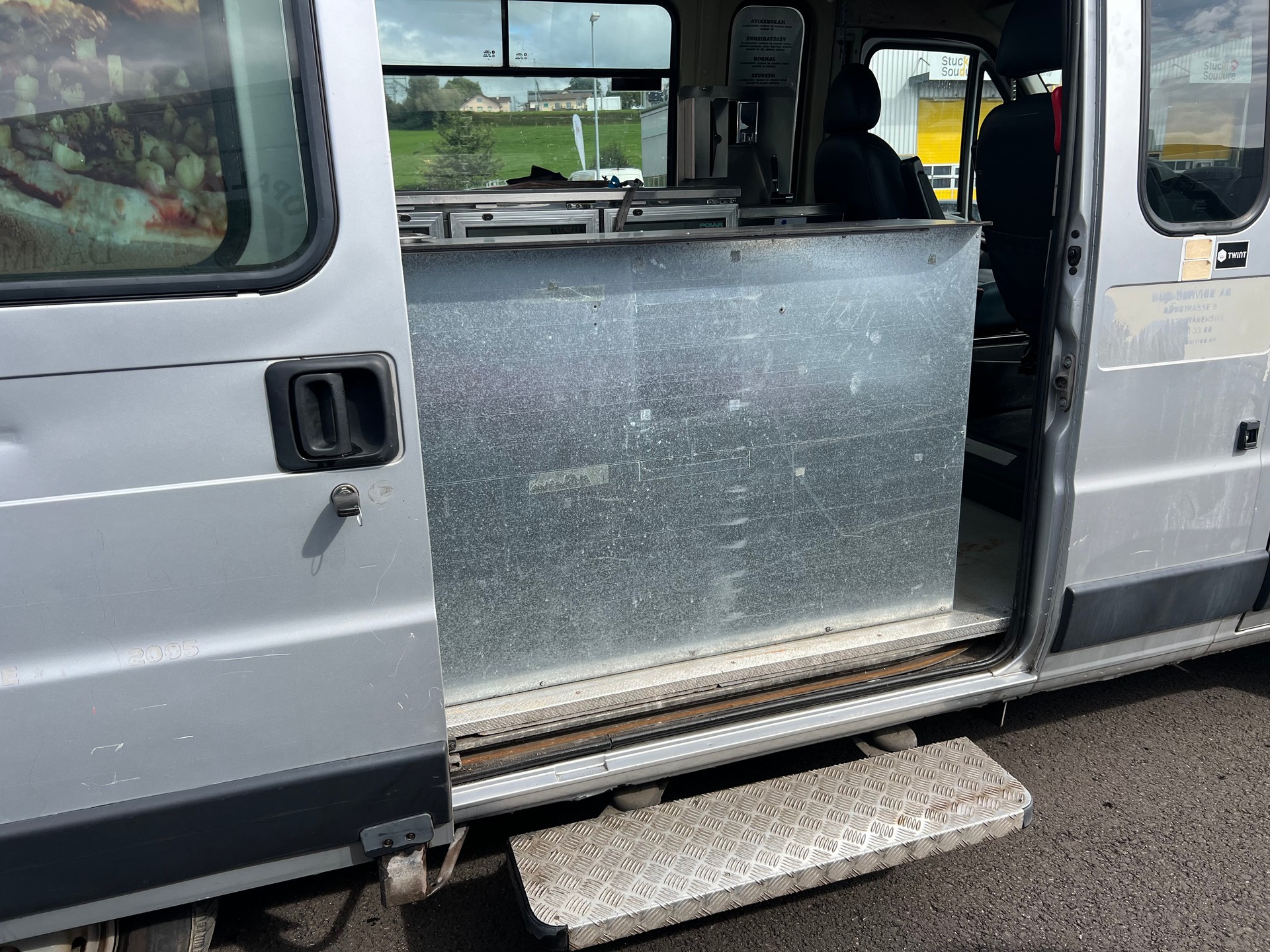 FIAT Ducato Minibus 2.8 JTD Swiss Food Truck-image-12