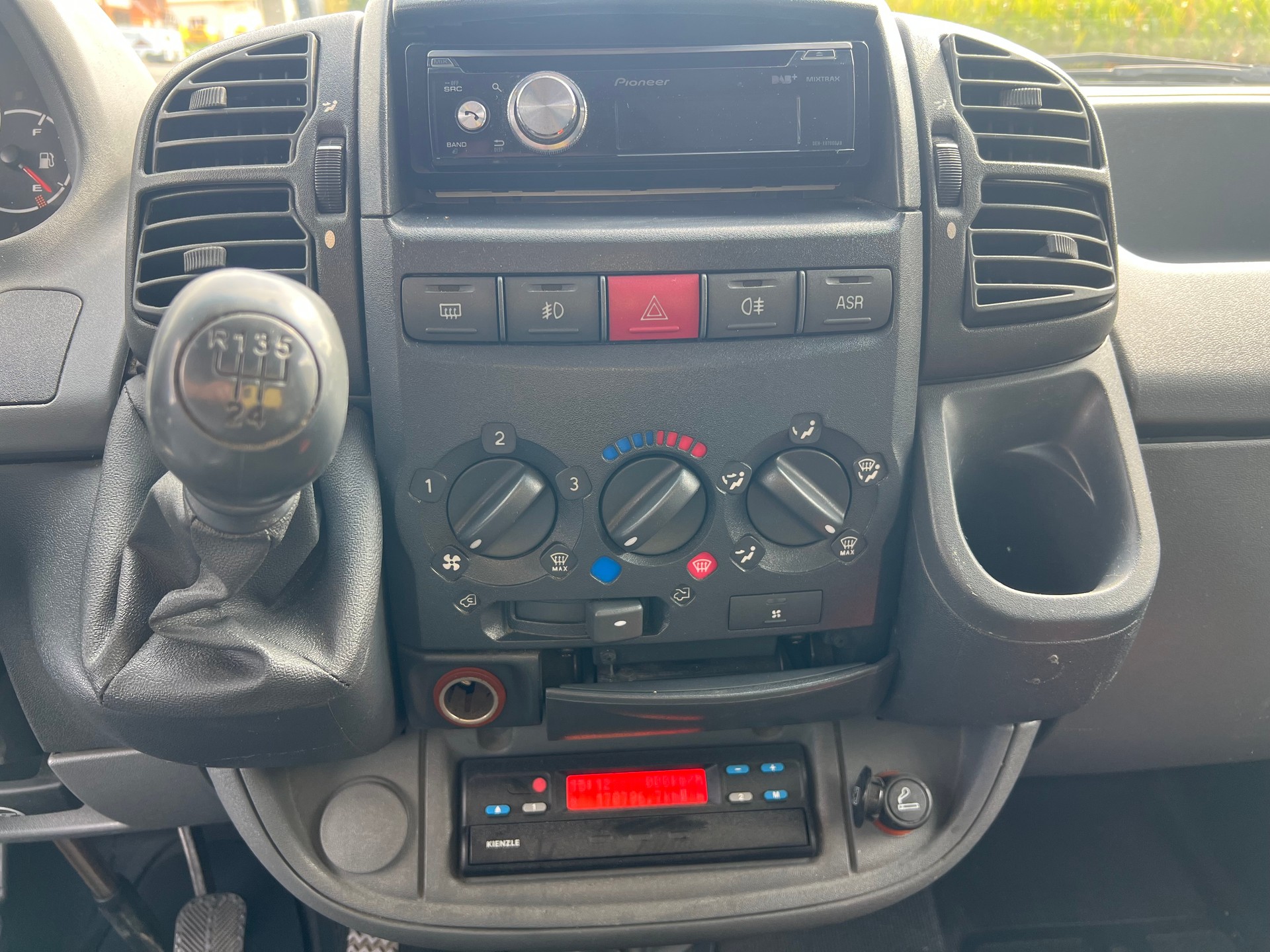 FIAT Ducato Minibus 2.8 JTD Swiss Food Truck-image-6
