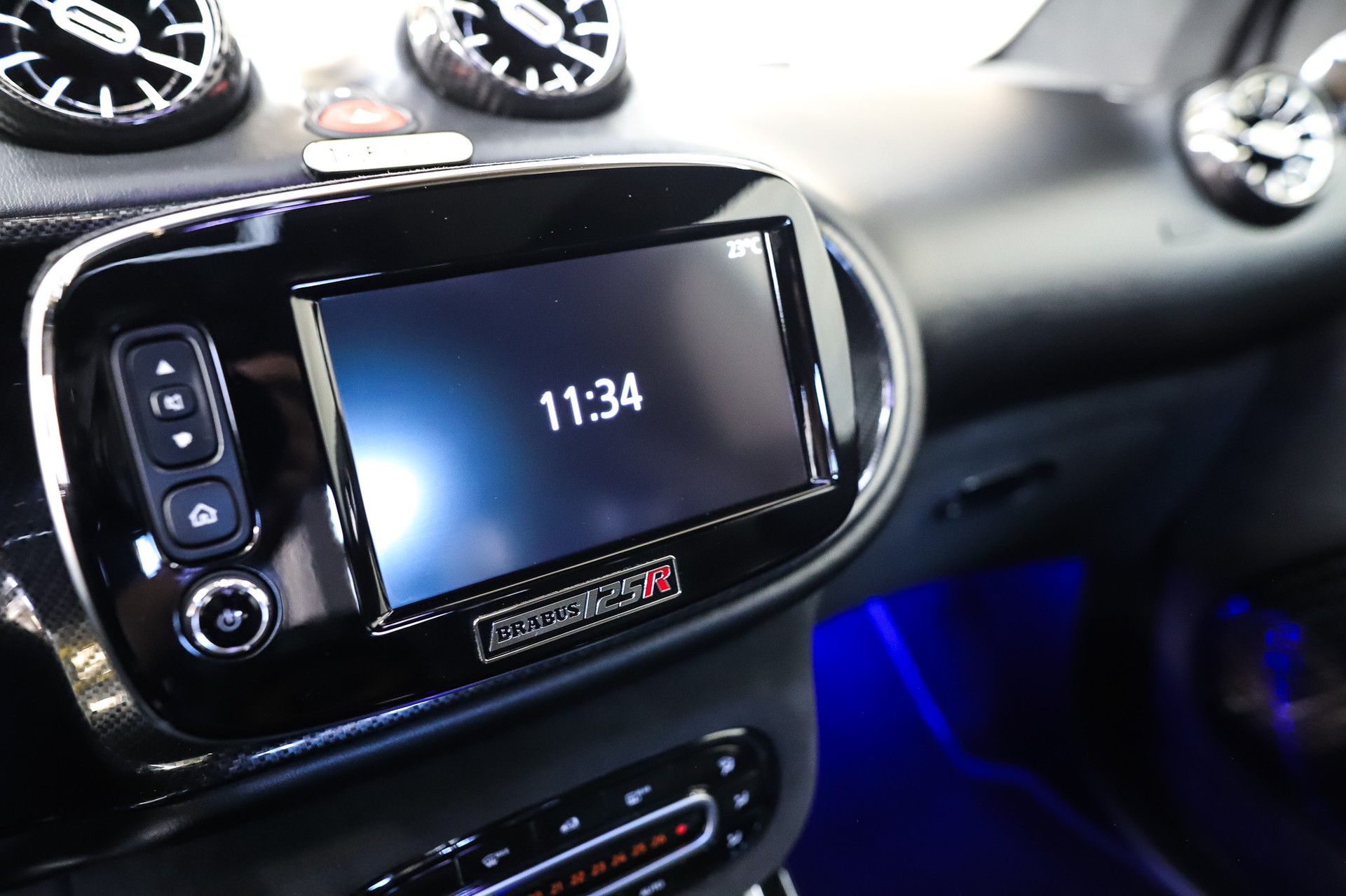 SMART fortwo 1 of 1 Breitbau Brabus R125-image-18