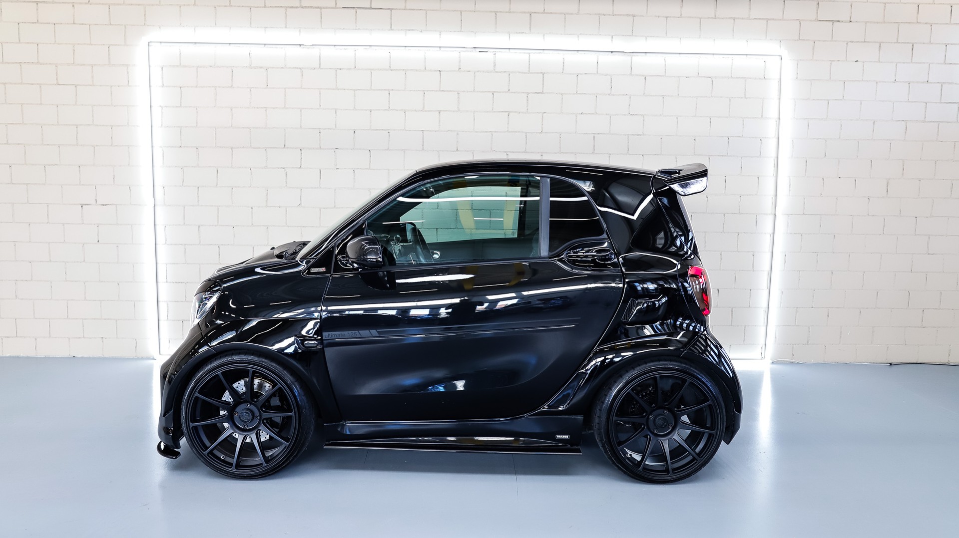 SMART fortwo 1 of 1 Breitbau Brabus R125-showroom-element-3