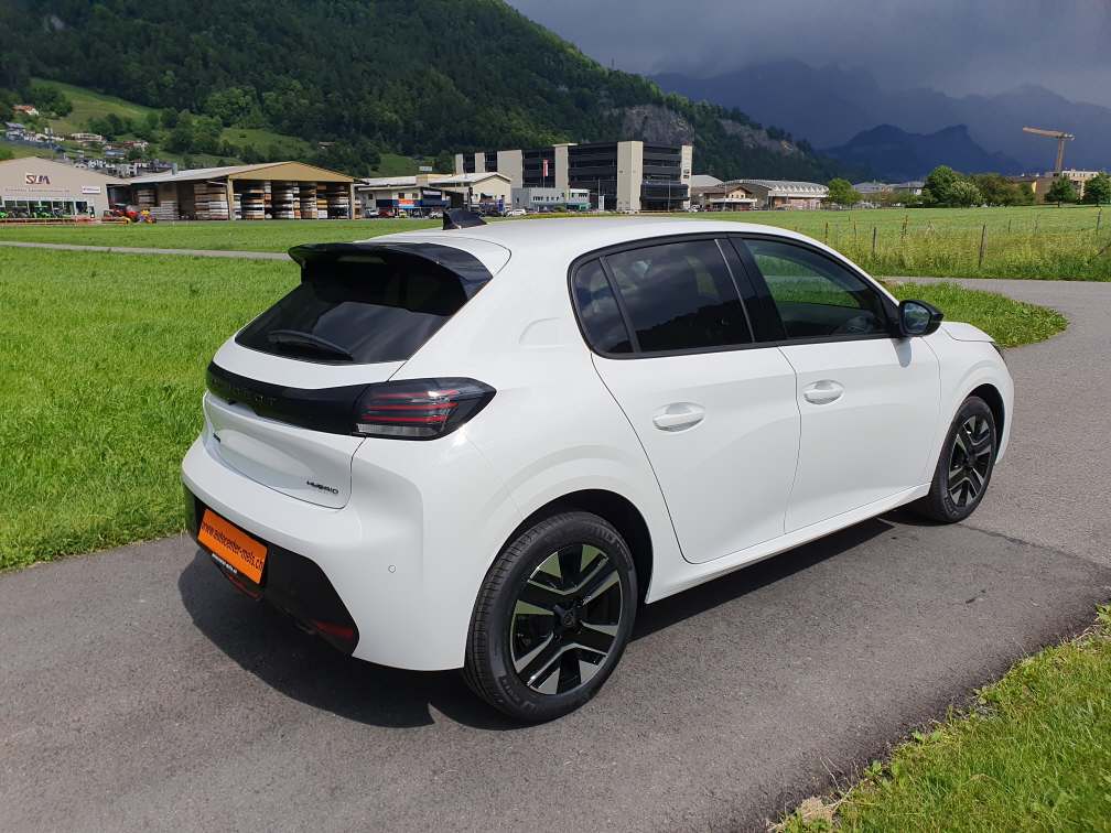 PEUGEOT 208 1.2 Hybrid Allure Premium+-image-7