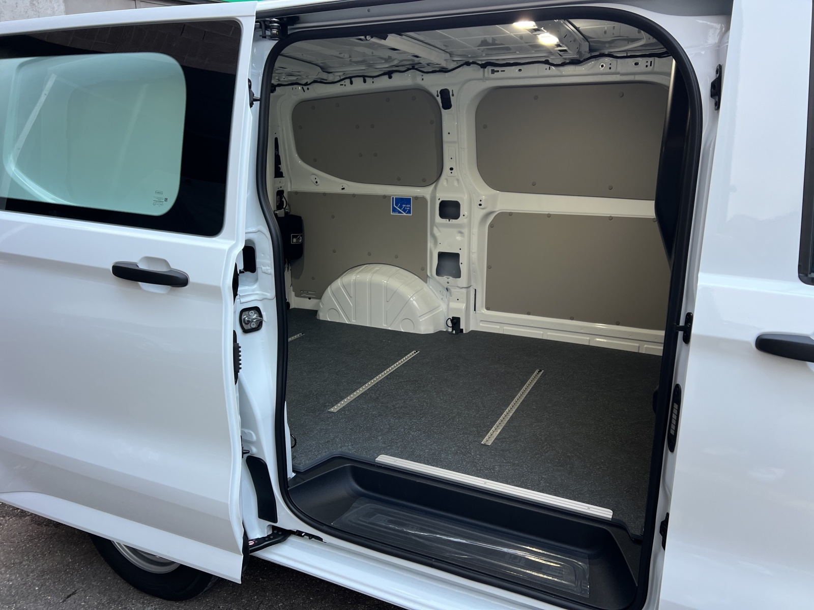 VW e-Transporter 70 kWh-image-8