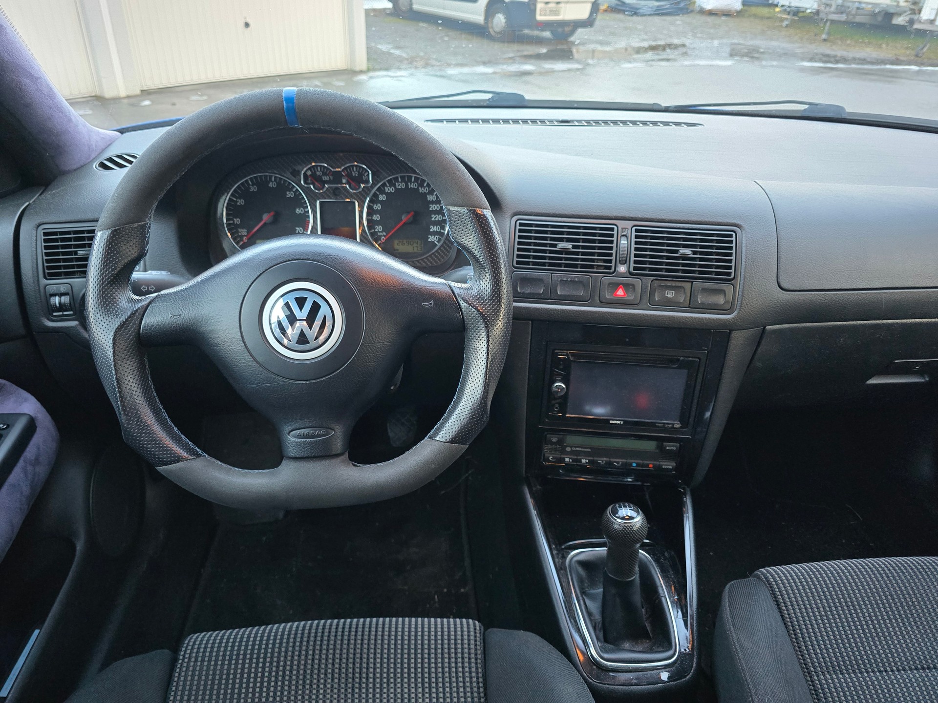 VW Golf 1.8 T GTI-image-10
